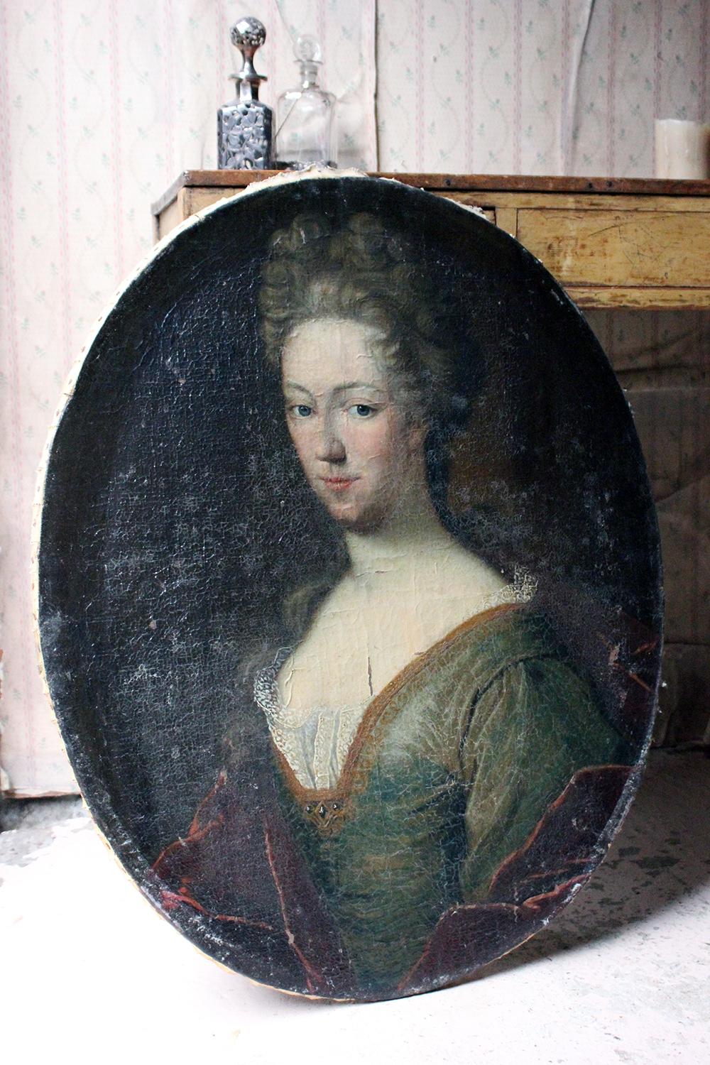 Early English School Oval Oil on Canvas Portrait of a Lady, circa 1730-1740 4