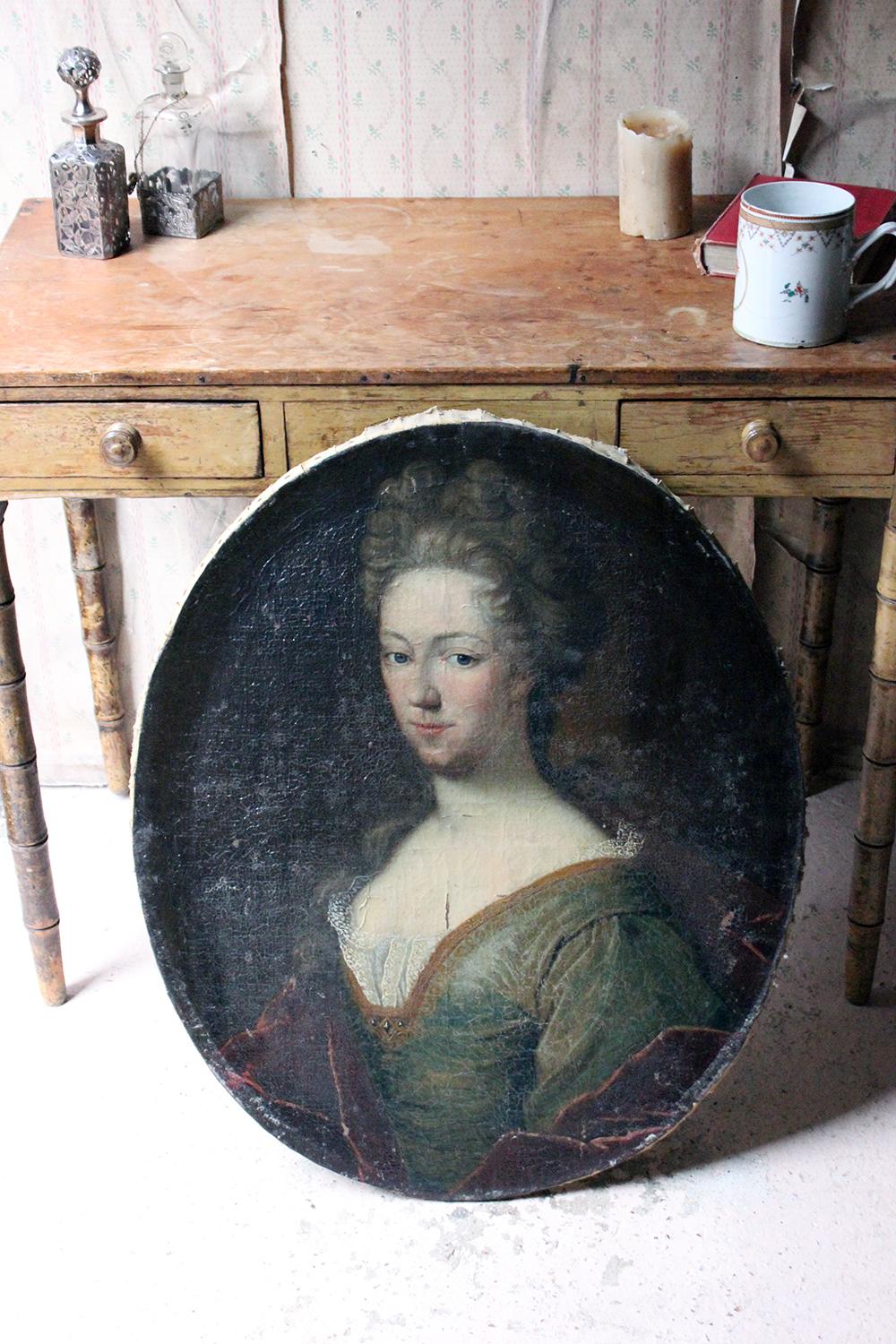 Early English School Oval Oil on Canvas Portrait of a Lady, circa 1730-1740 11