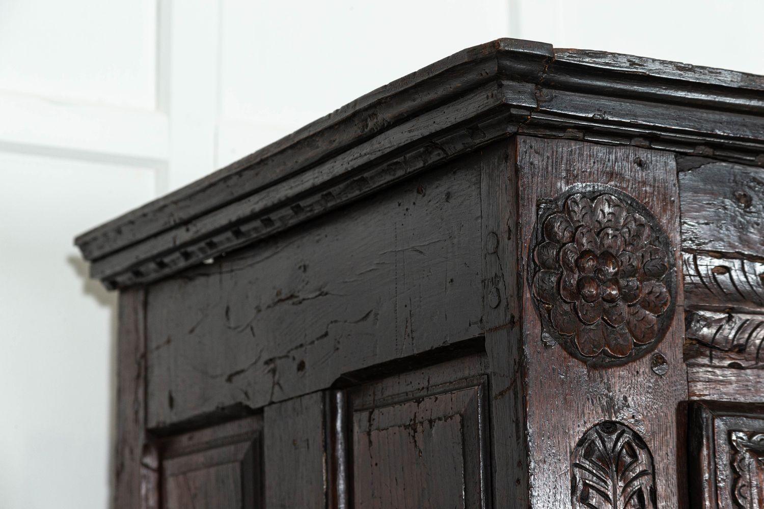 Armoire in Oak francese dell'inizio del XVIII secolo in vendita 7