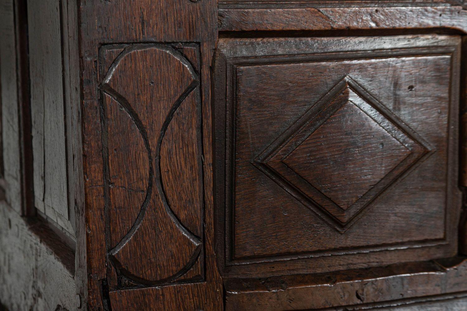 Armoire in Oak francese dell'inizio del XVIII secolo in vendita 8