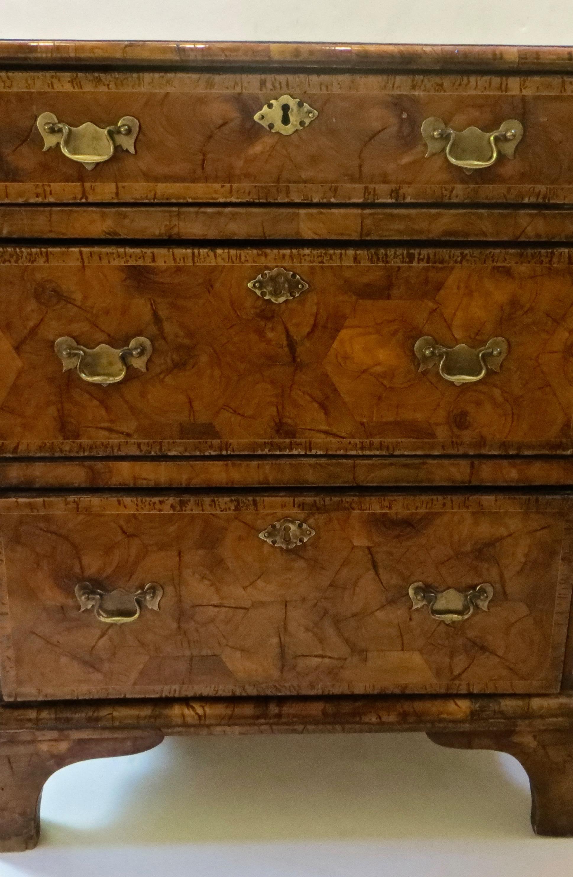 Early 18th century, Highly Figured Oyster Veneer '3' Drawer Chest 4