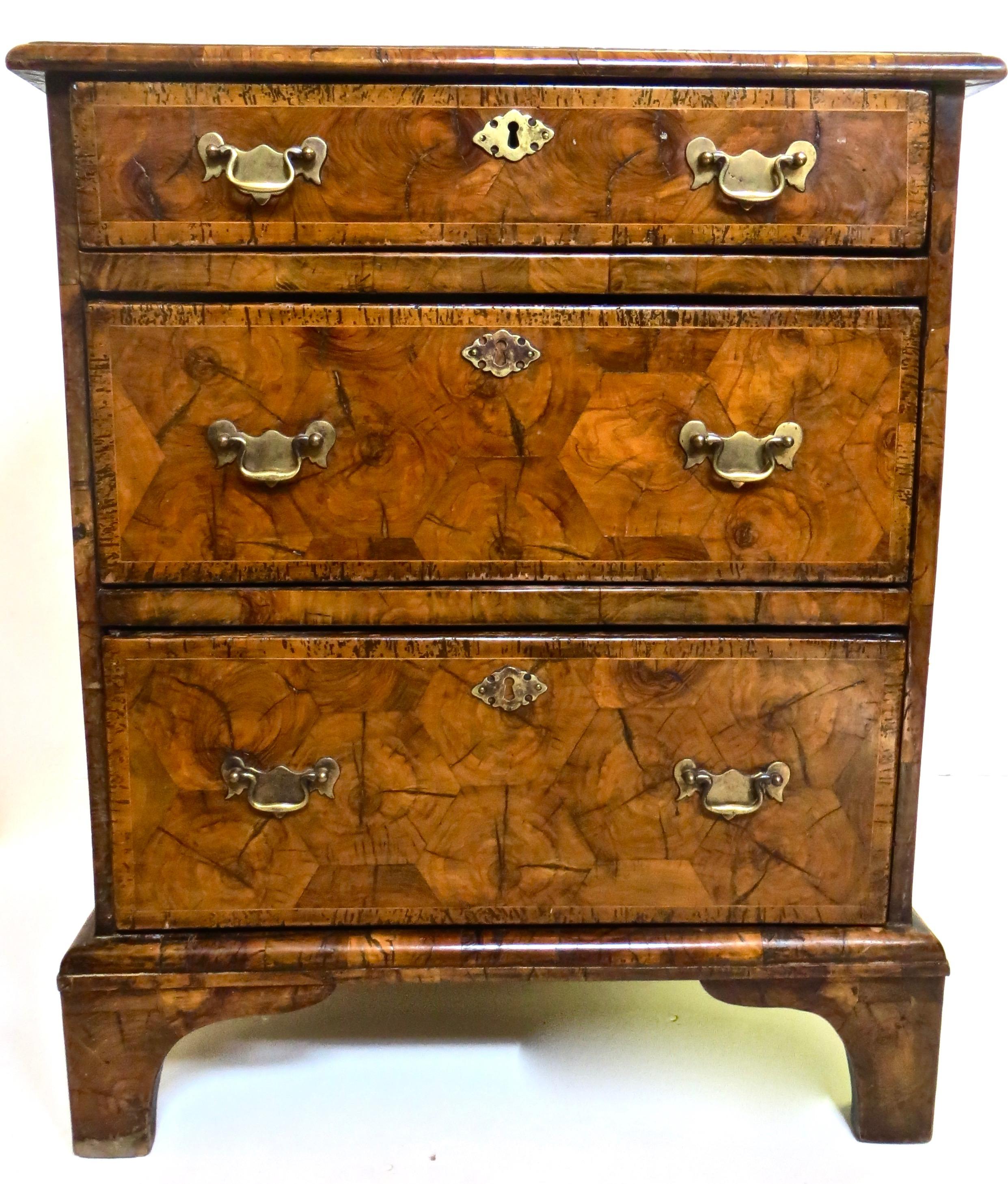 Early 18th century, Highly Figured Oyster Veneer '3' Drawer Chest 6