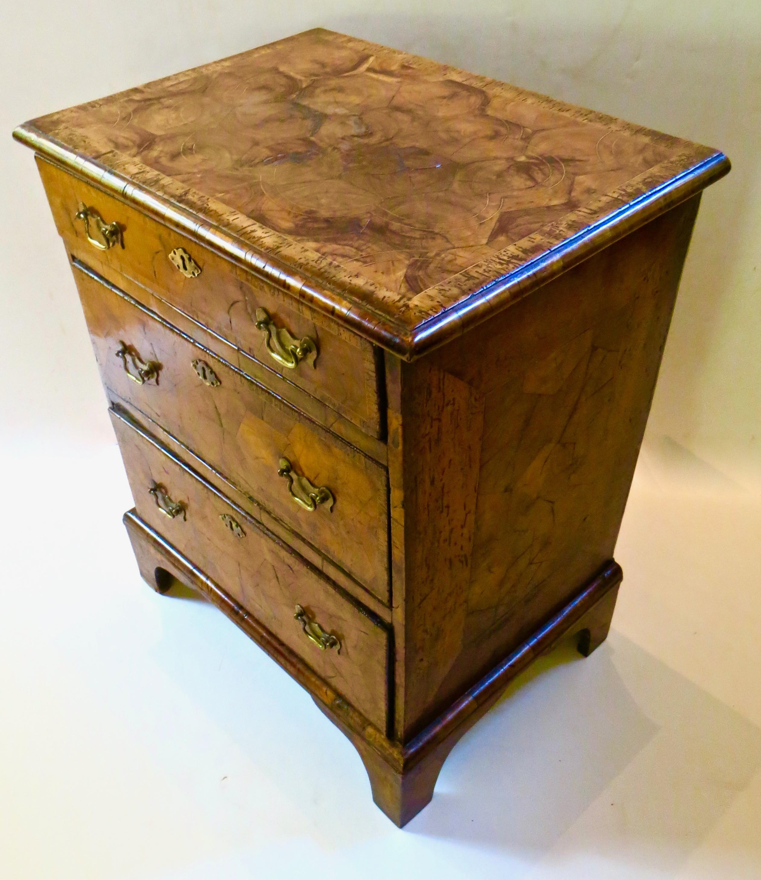 William and Mary Early 18th century, Highly Figured Oyster Veneer '3' Drawer Chest