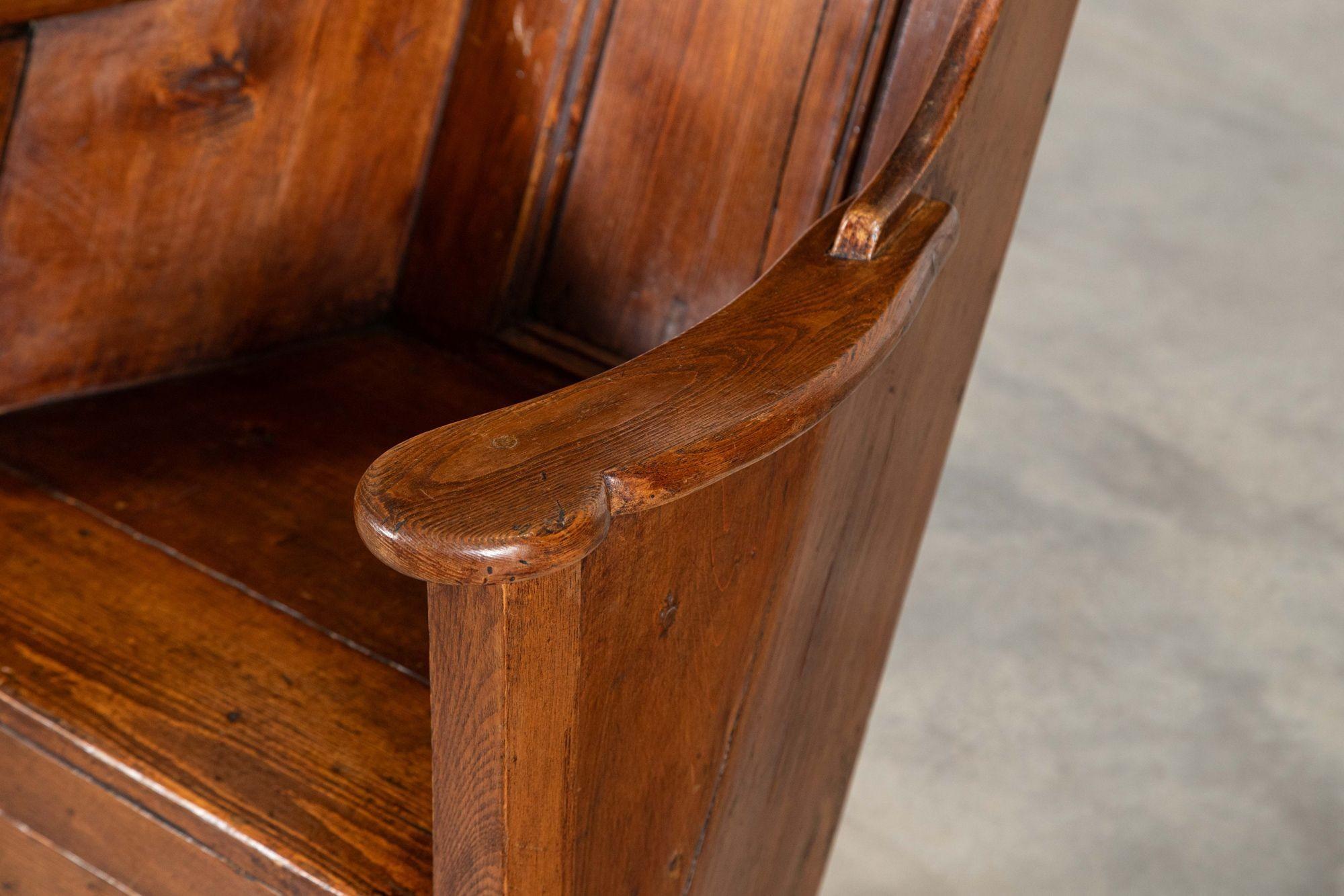 Silla de cordero tallada en roble y pino de principios del siglo XVIII en venta 5