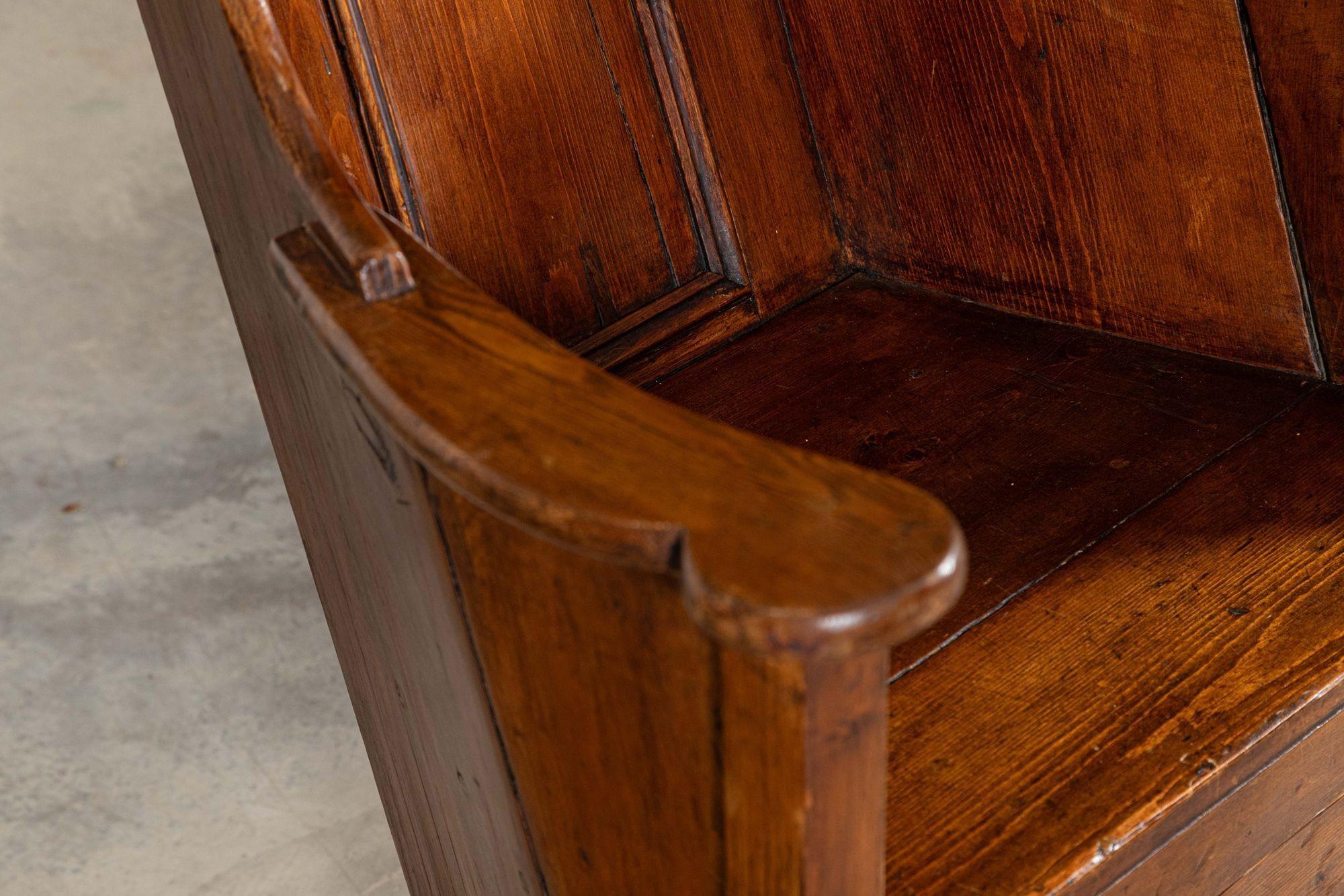 Silla de cordero tallada en roble y pino de principios del siglo XVIII en venta 7