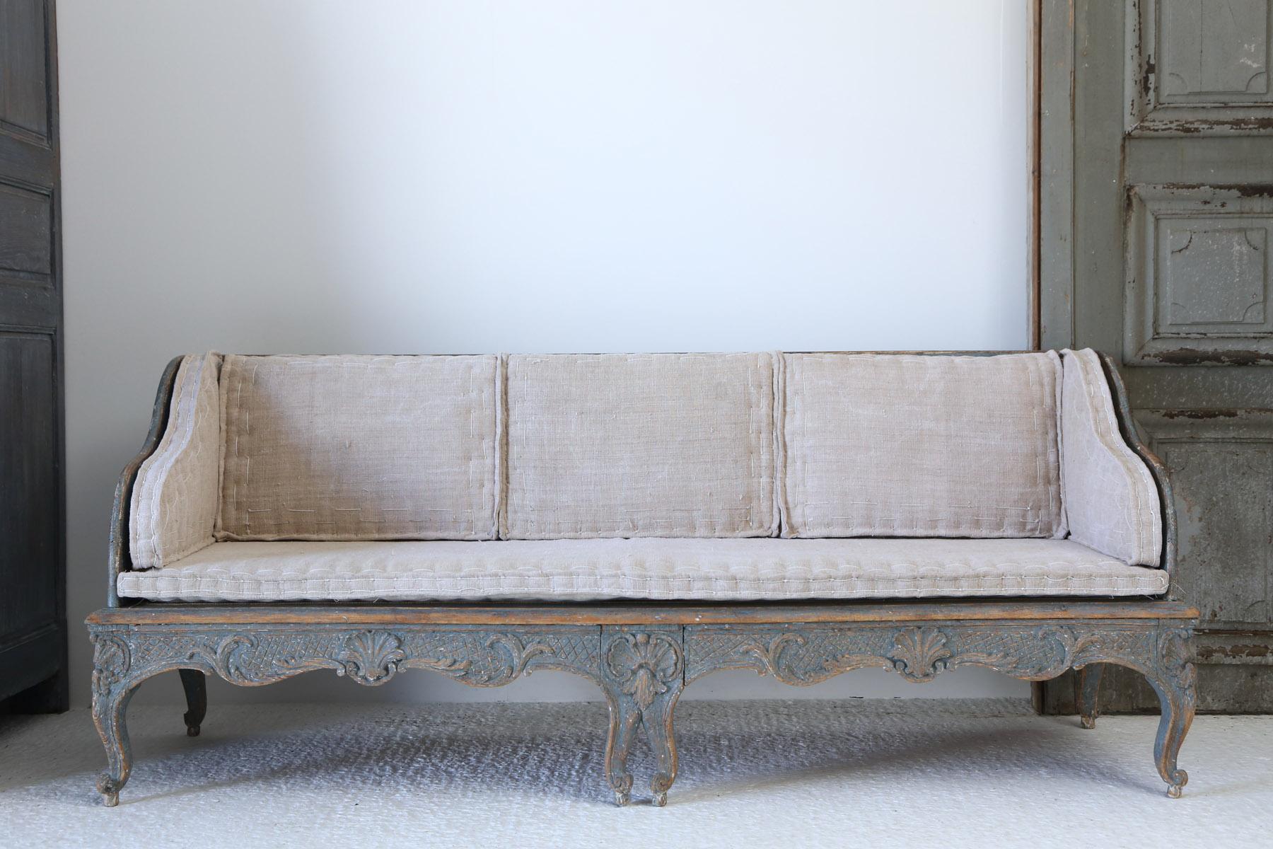 Early 18th Century Swedish Carved Sofa with Original Paintwork 1