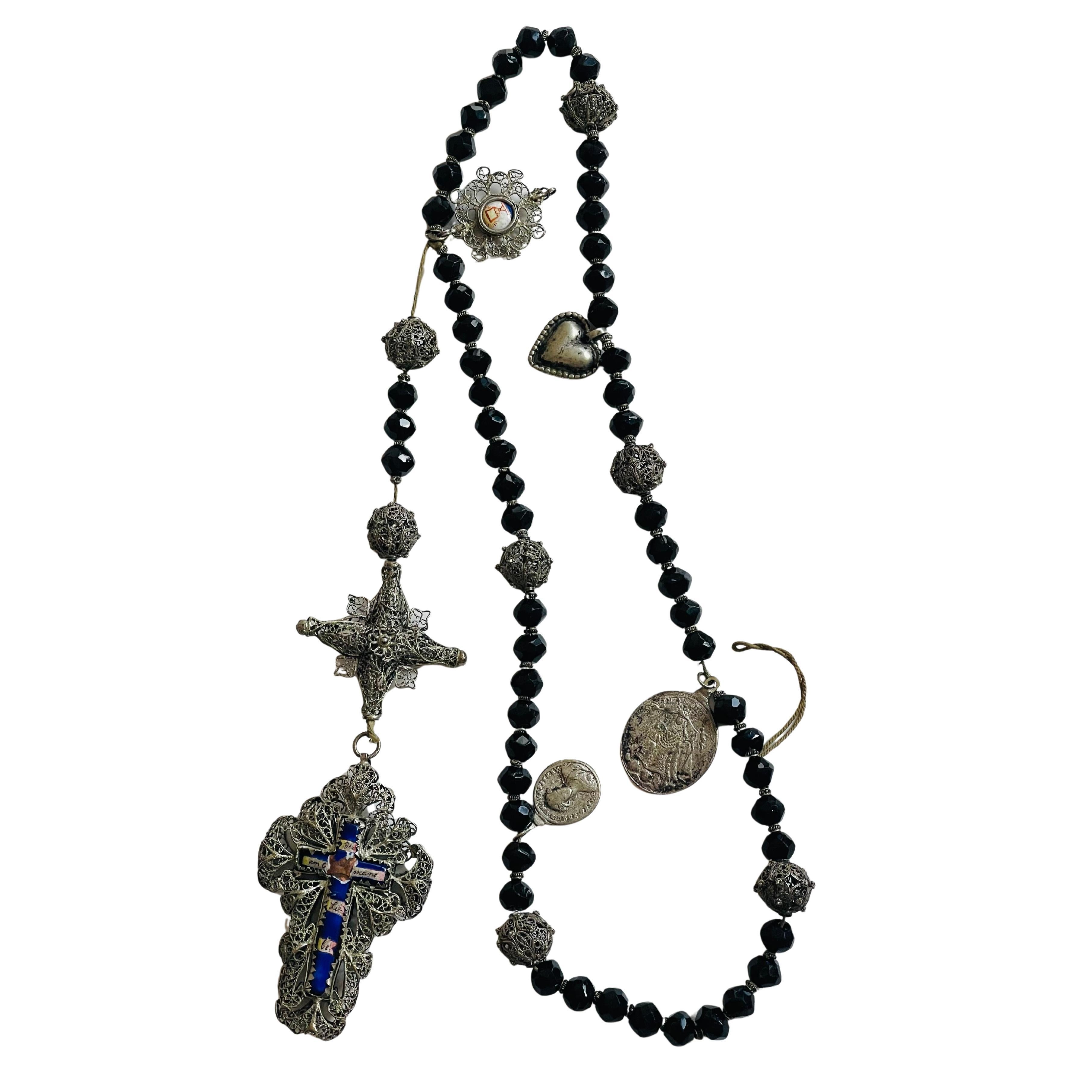 Rosario tedesco dell'inizio del XIX secolo in filigrana d'argento con croce smaltata in vendita