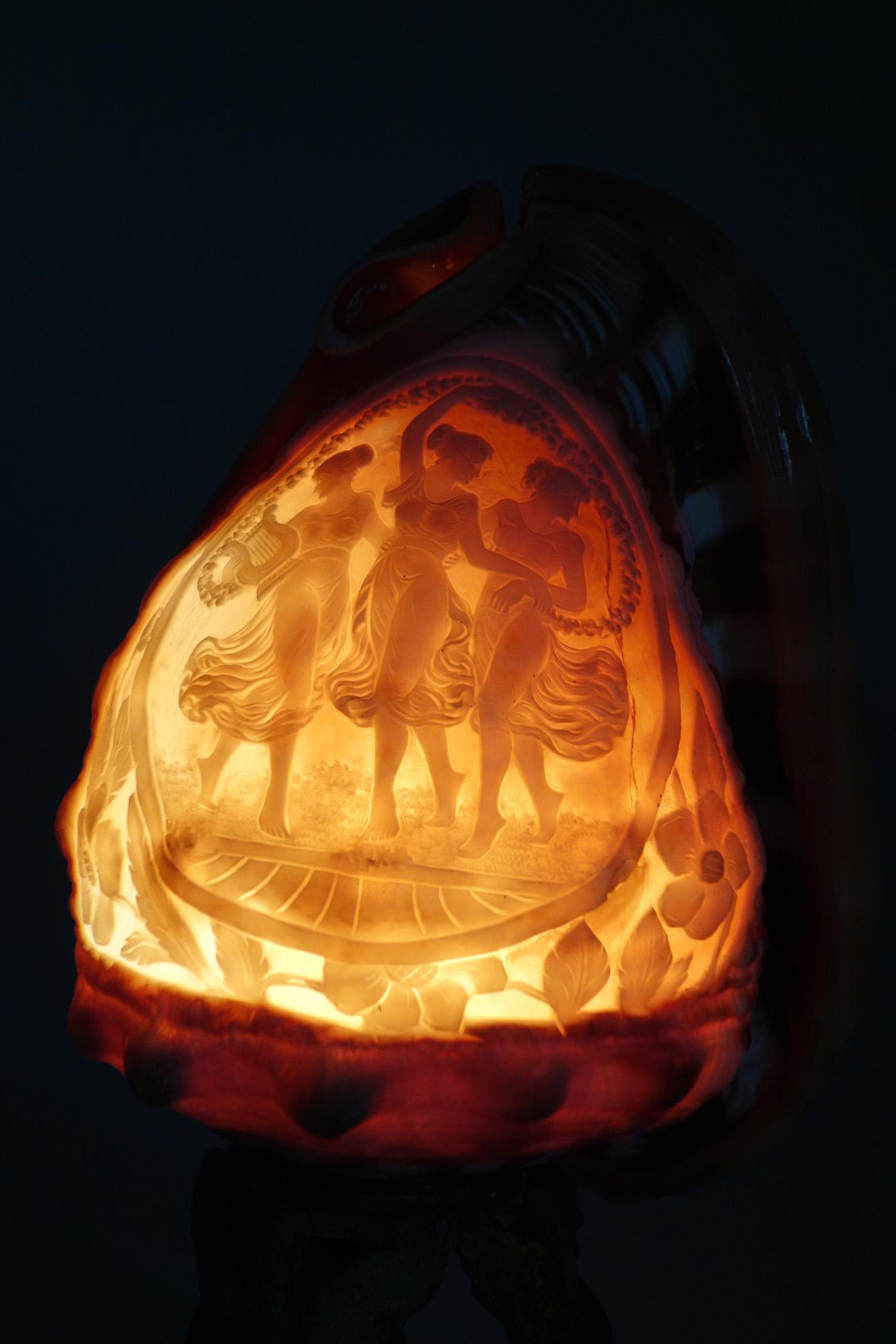Early 1900 Cameo Shell Lamp Greek Mythology Table Lamp For Sale 3