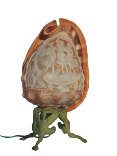 Lampada a conchiglia cammeo dei primi del 1900 Lampada da tavolo della mitologia greca