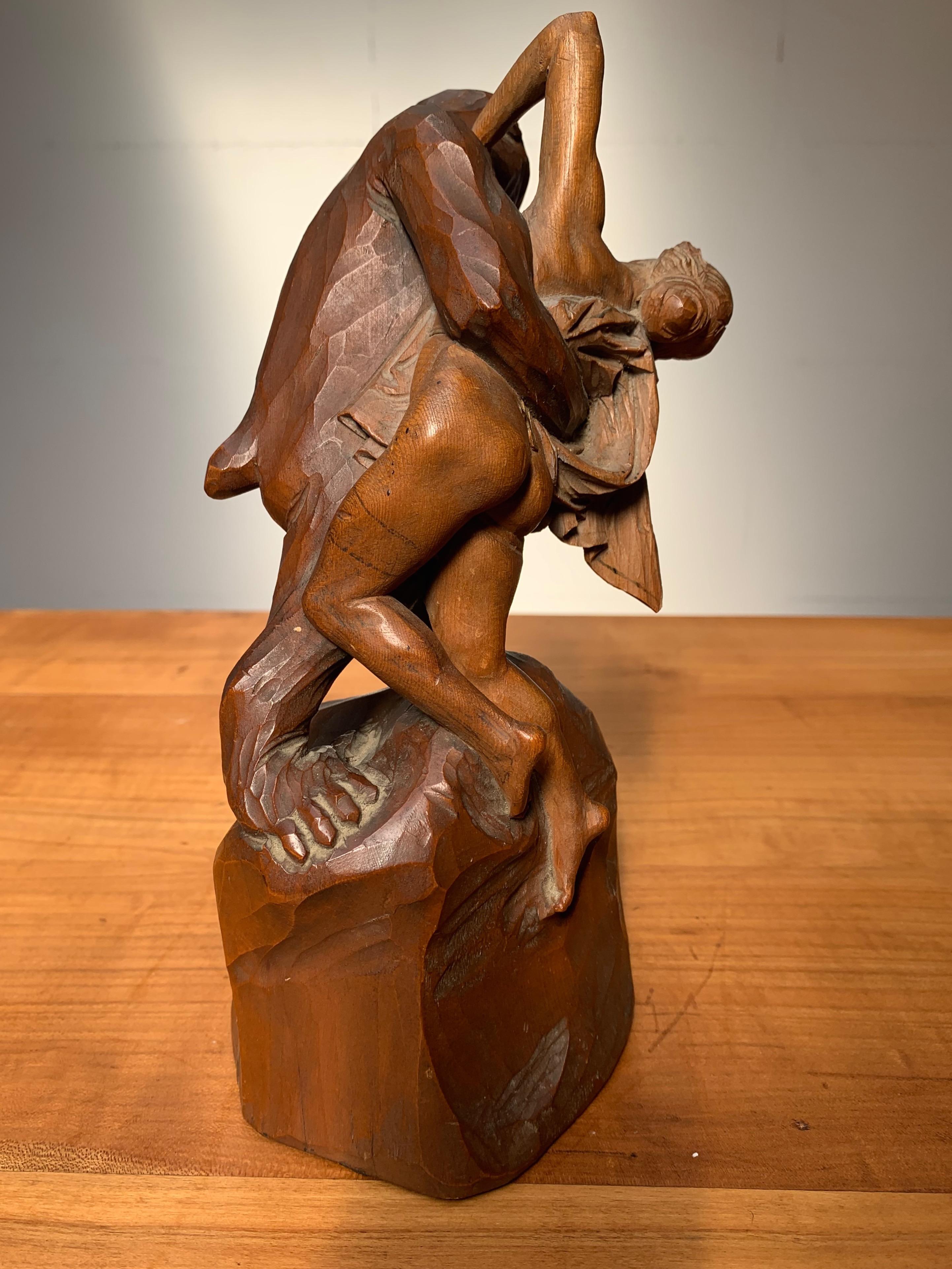 Early 1900 Gorilla Carrying off a Woman Crafted in Wood after Emmanuel Fremiet For Sale 4