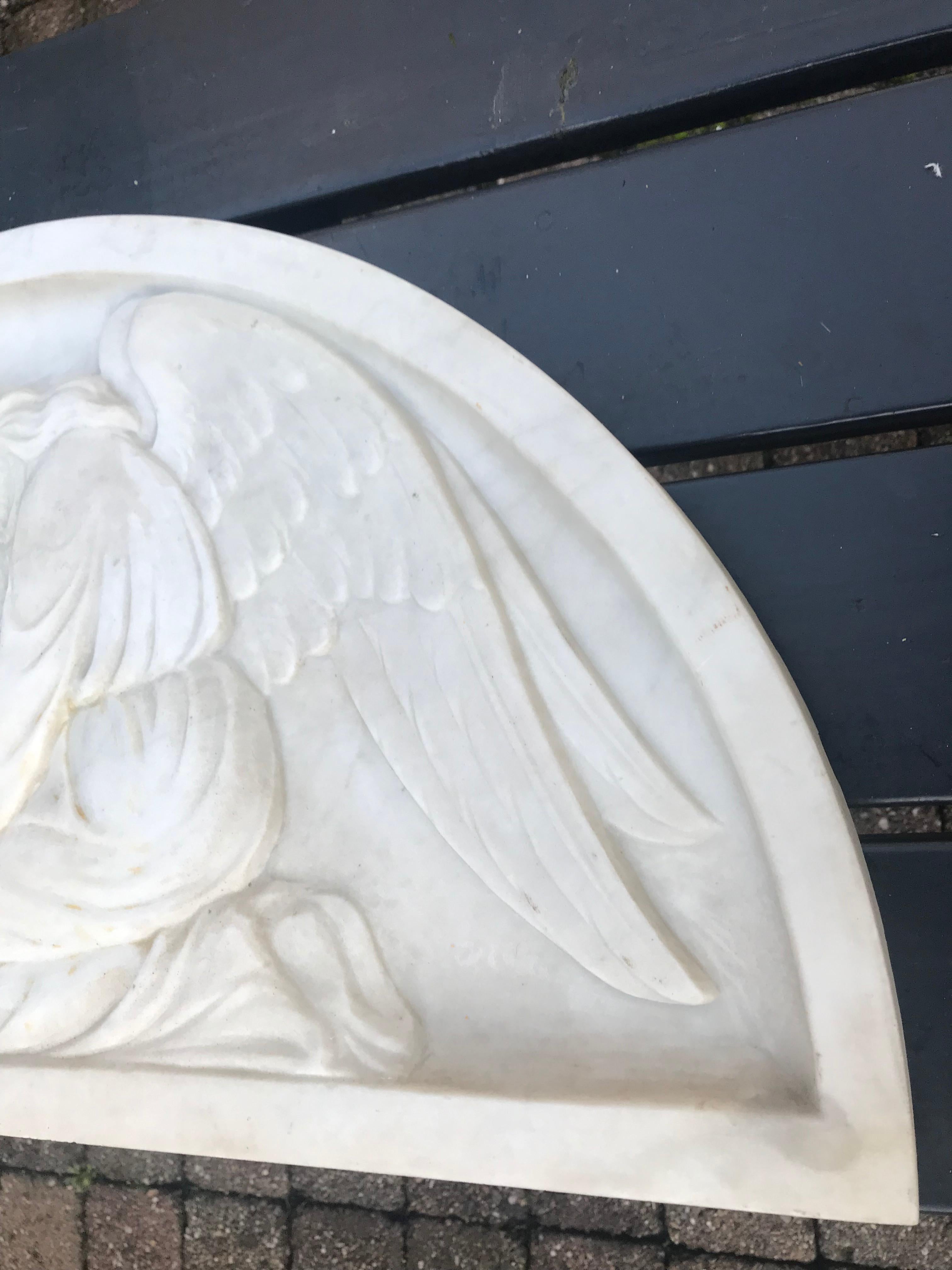 Early 1900 Fine Hand Crafted Marble Wall Plaque with Sculpture of Grieving Angel For Sale 4