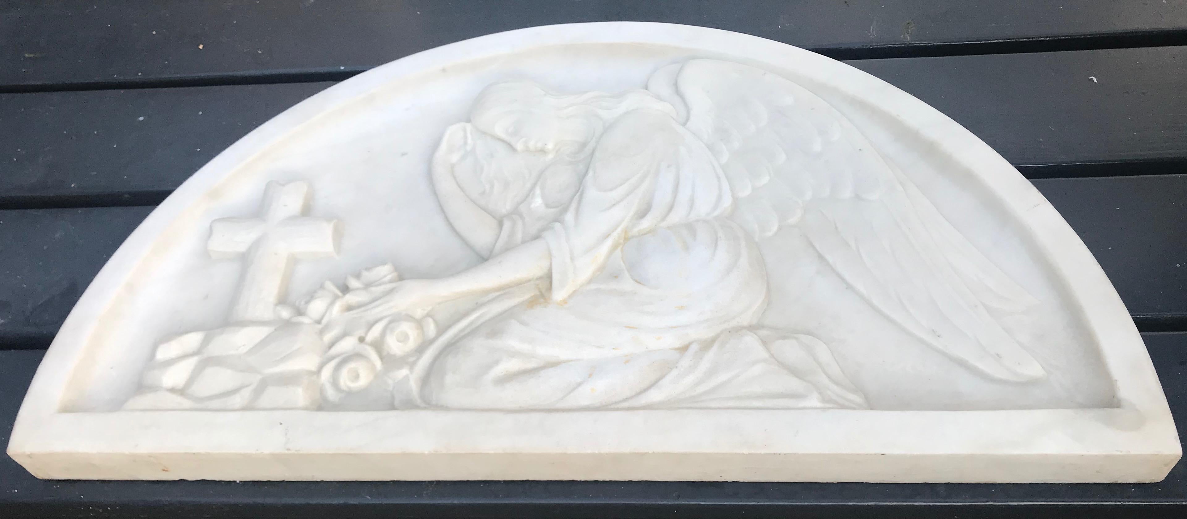 Italian Early 1900 Fine Hand Crafted Marble Wall Plaque with Sculpture of Grieving Angel For Sale