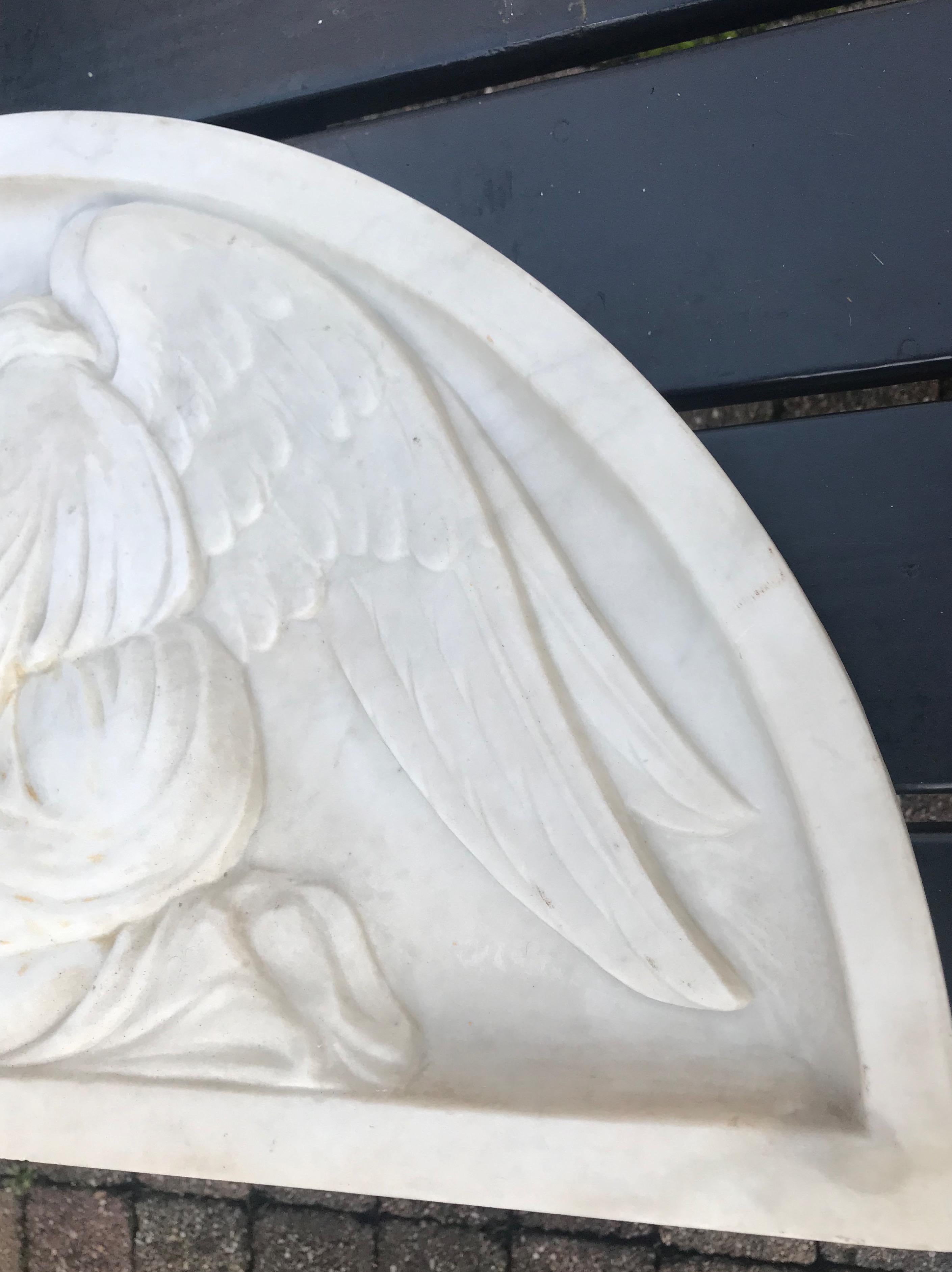 Early 1900 Fine Hand Crafted Marble Wall Plaque with Sculpture of Grieving Angel For Sale 6