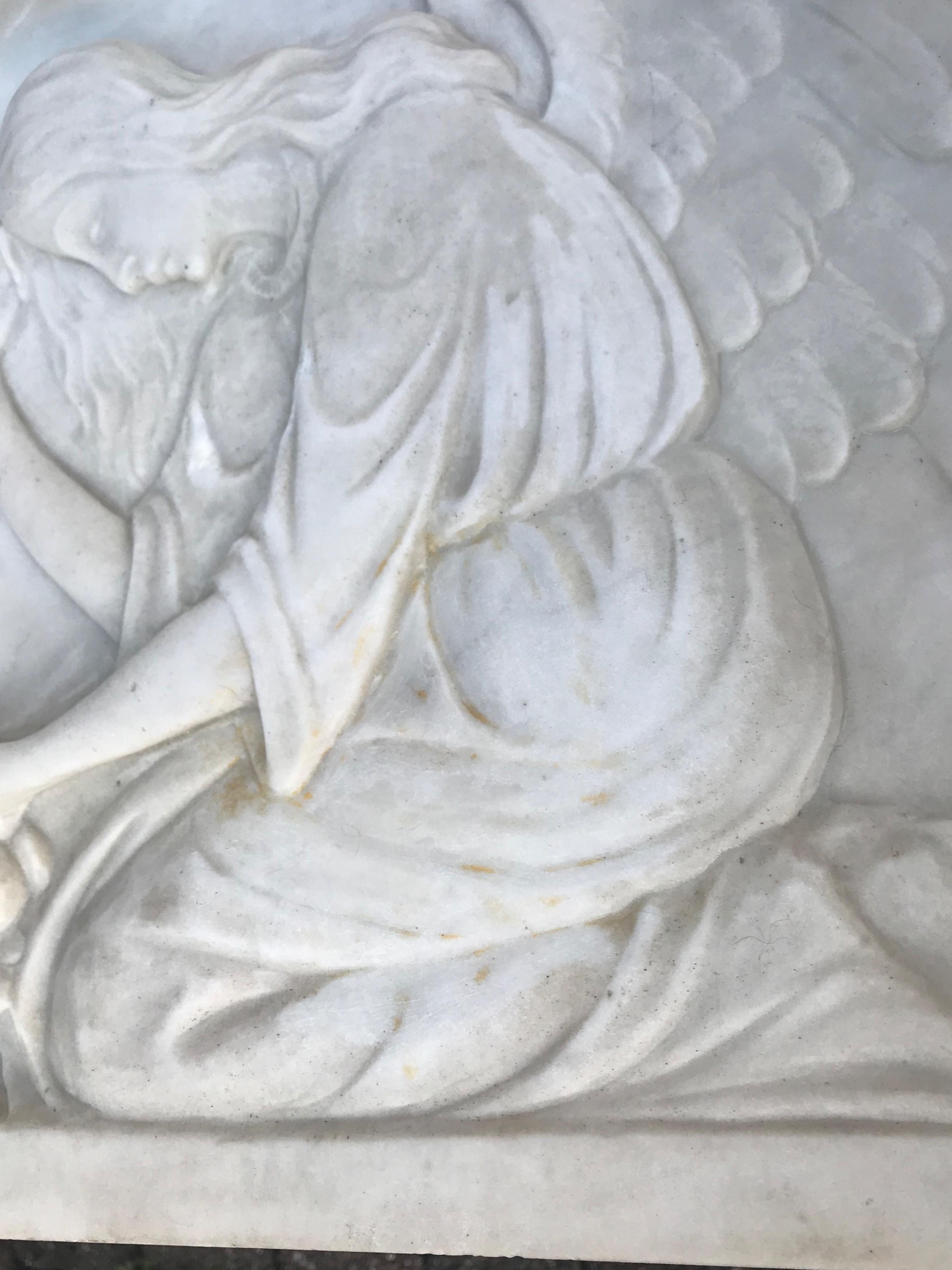 Early 1900 Fine Hand Crafted Marble Wall Plaque with Sculpture of Grieving Angel For Sale 8
