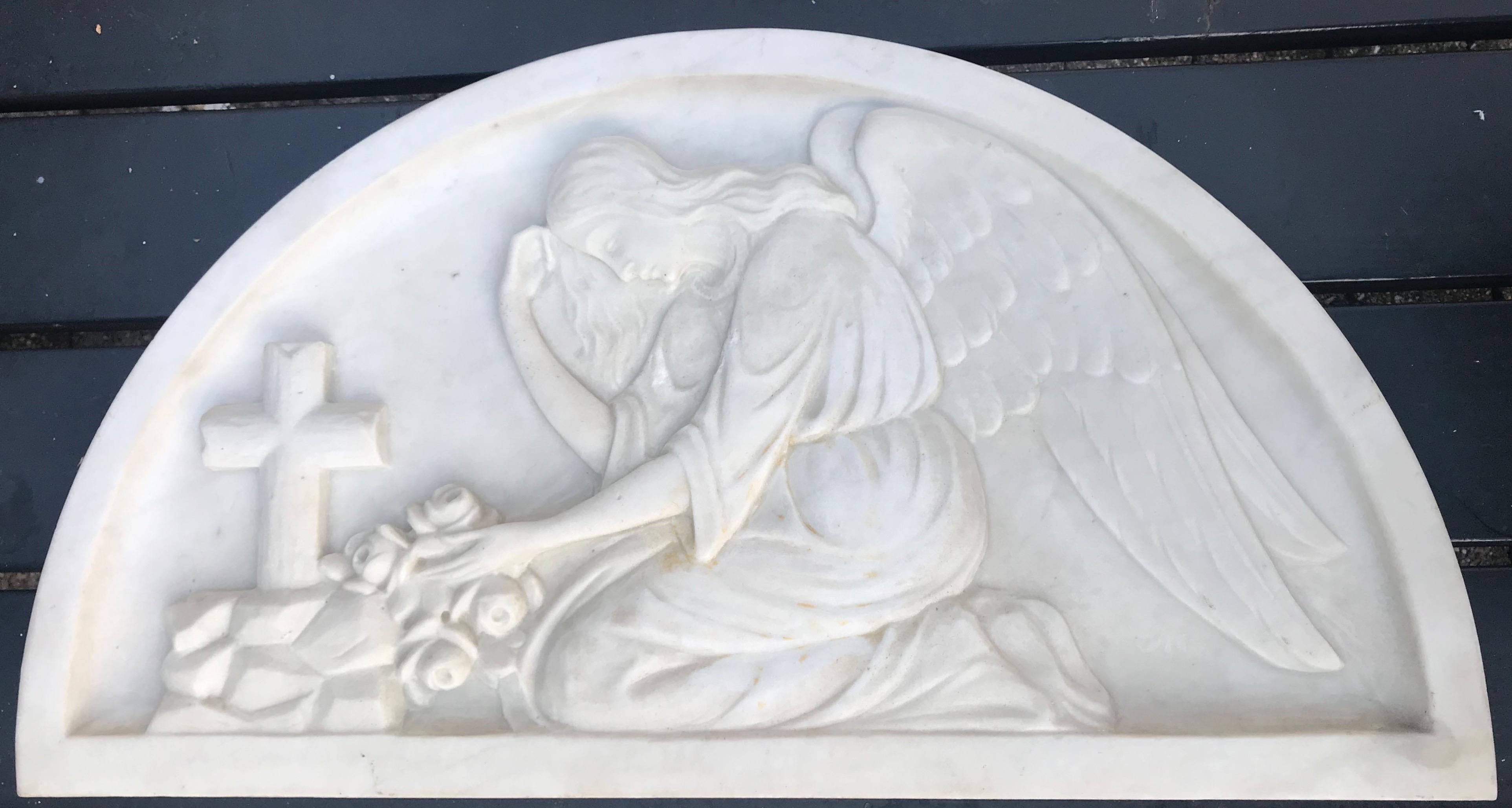 Early 1900 Fine Hand Crafted Marble Wall Plaque with Sculpture of Grieving Angel For Sale 11