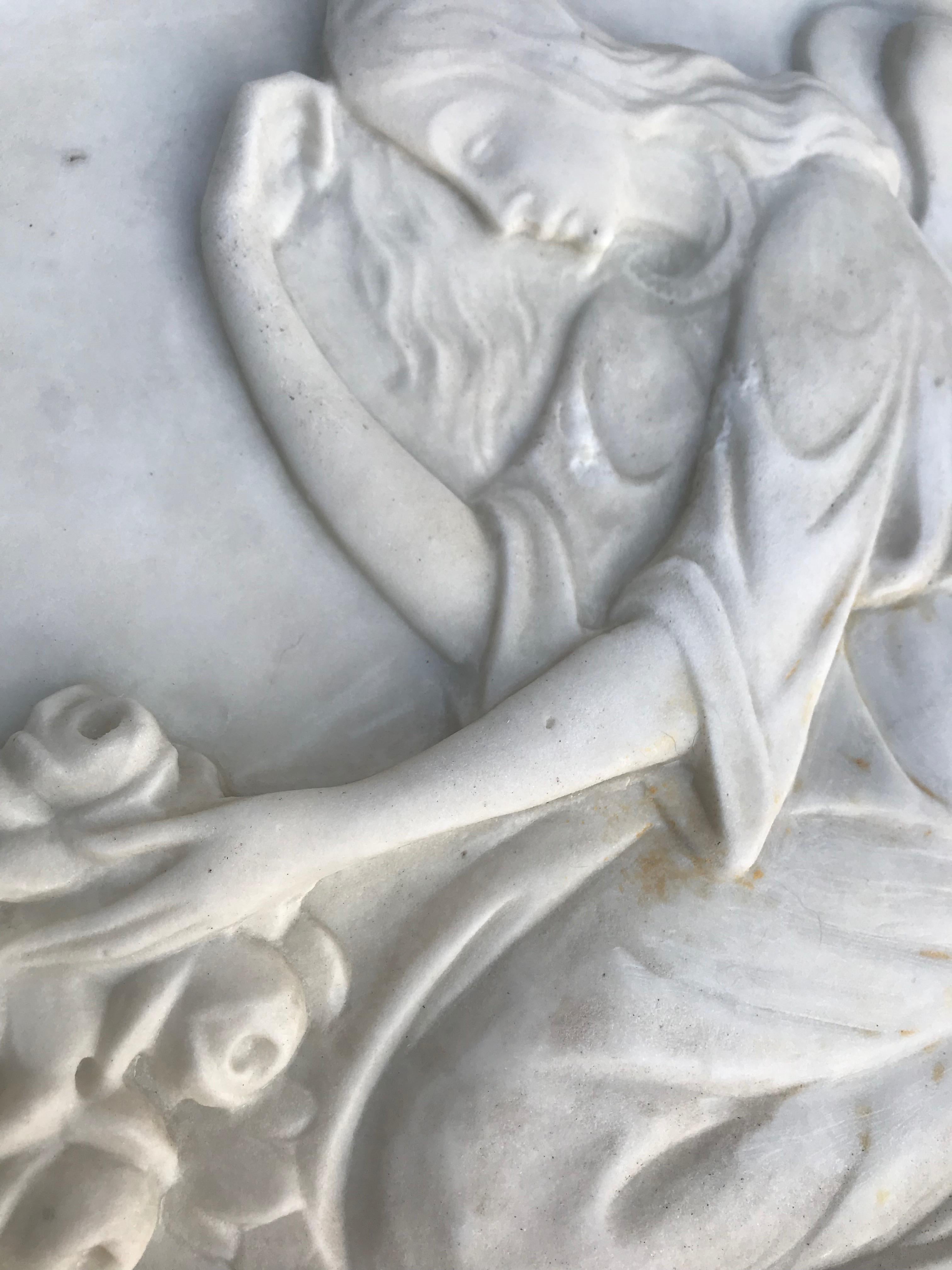 Italian Early 1900 Fine Hand Crafted Marble Wall Plaque with Sculpture of Grieving Angel For Sale