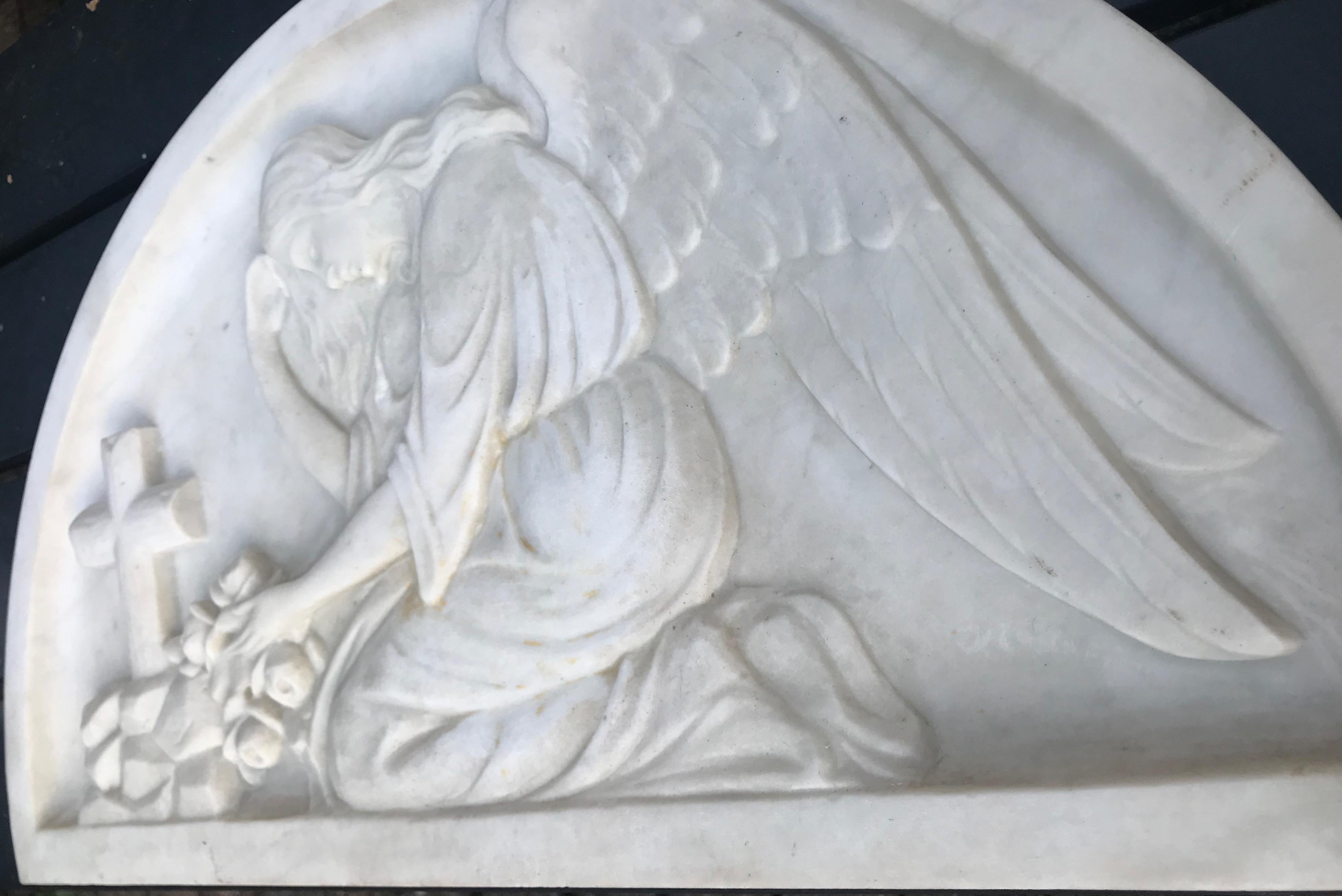 Carrara Marble Early 1900 Fine Hand Crafted Marble Wall Plaque with Sculpture of Grieving Angel For Sale