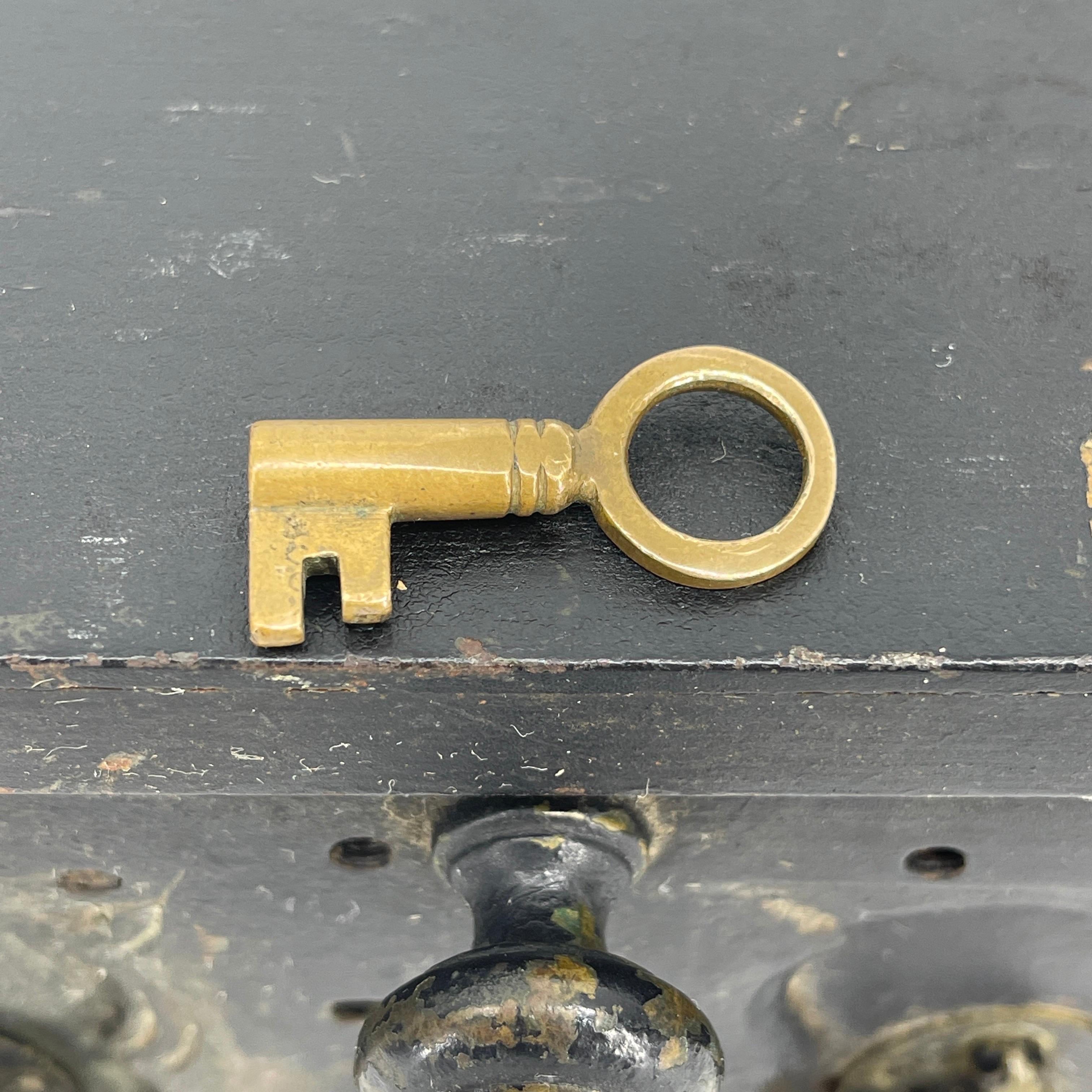 Early 1900 Hundreds Lock Box Safe with Brass Key 4