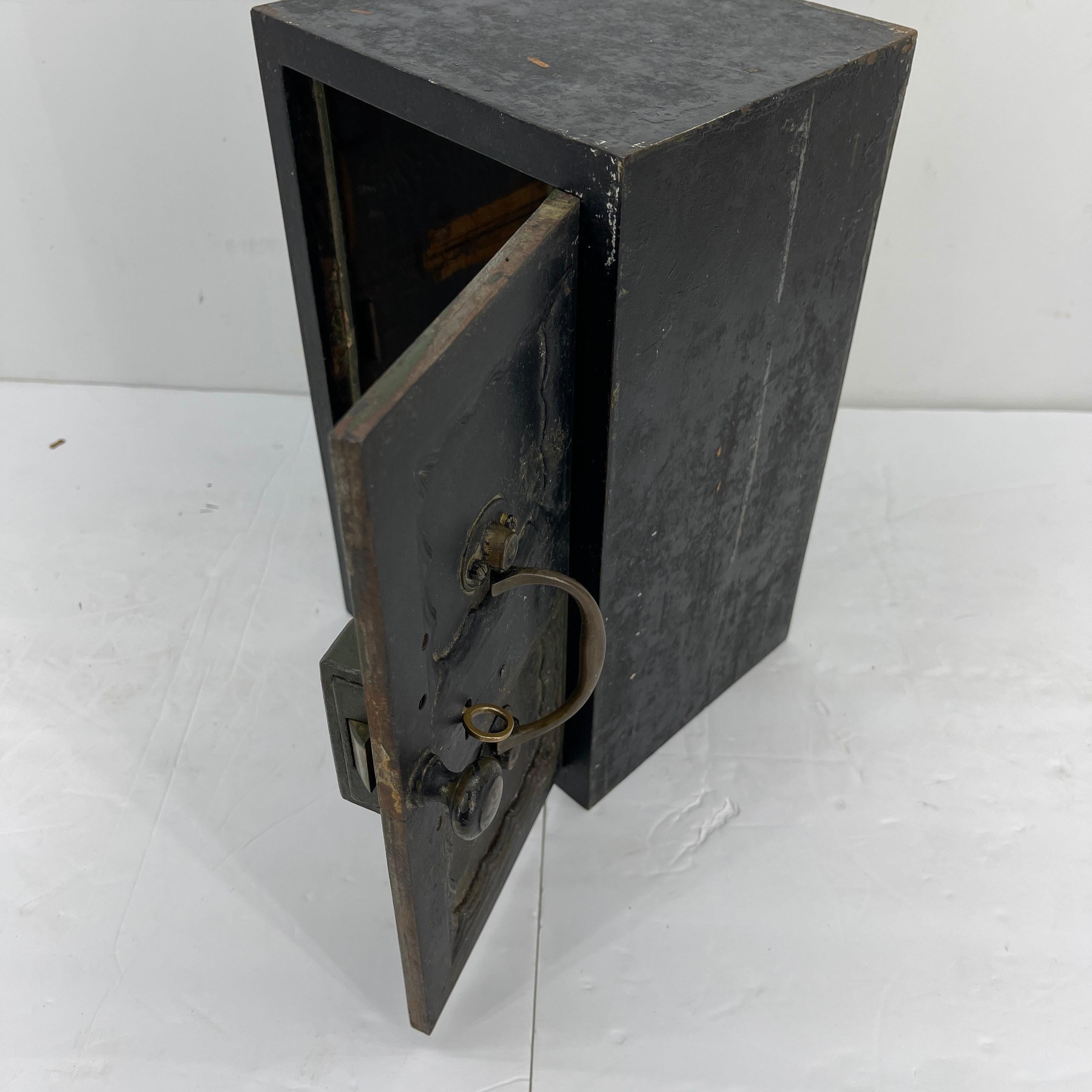 Early 1900 Hundreds Lock Box Safe with Brass Key 6