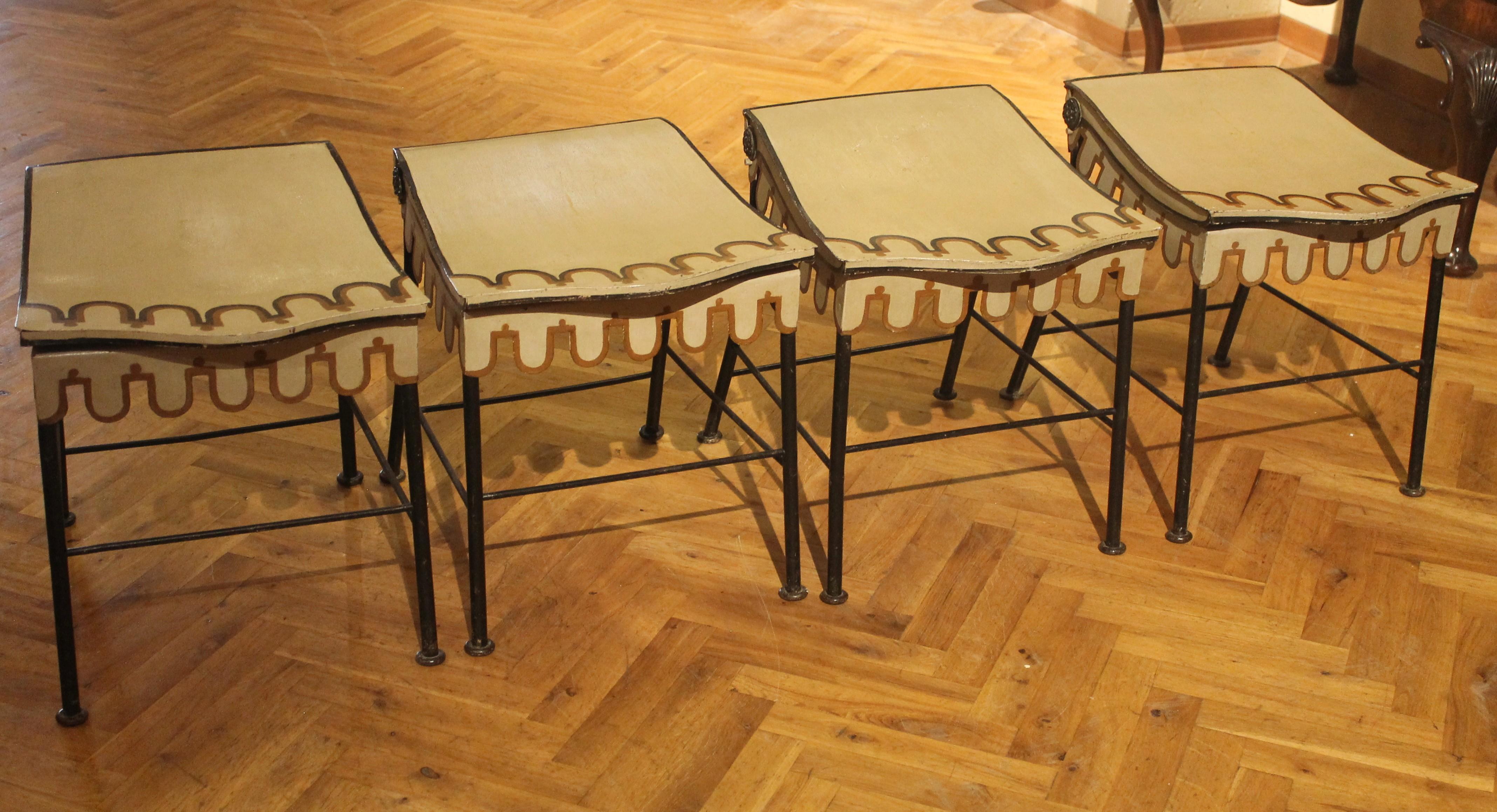 Chaises et tabourets de jardin pliants en fer peint à la main de style Art nouveau italien en vente 13