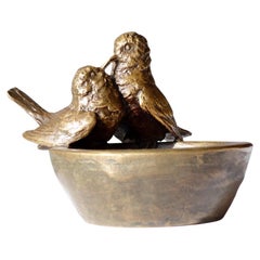 No Early Birds di Luigi Secchi, ciotola scultura in bronzo italiana dei primi del 1900