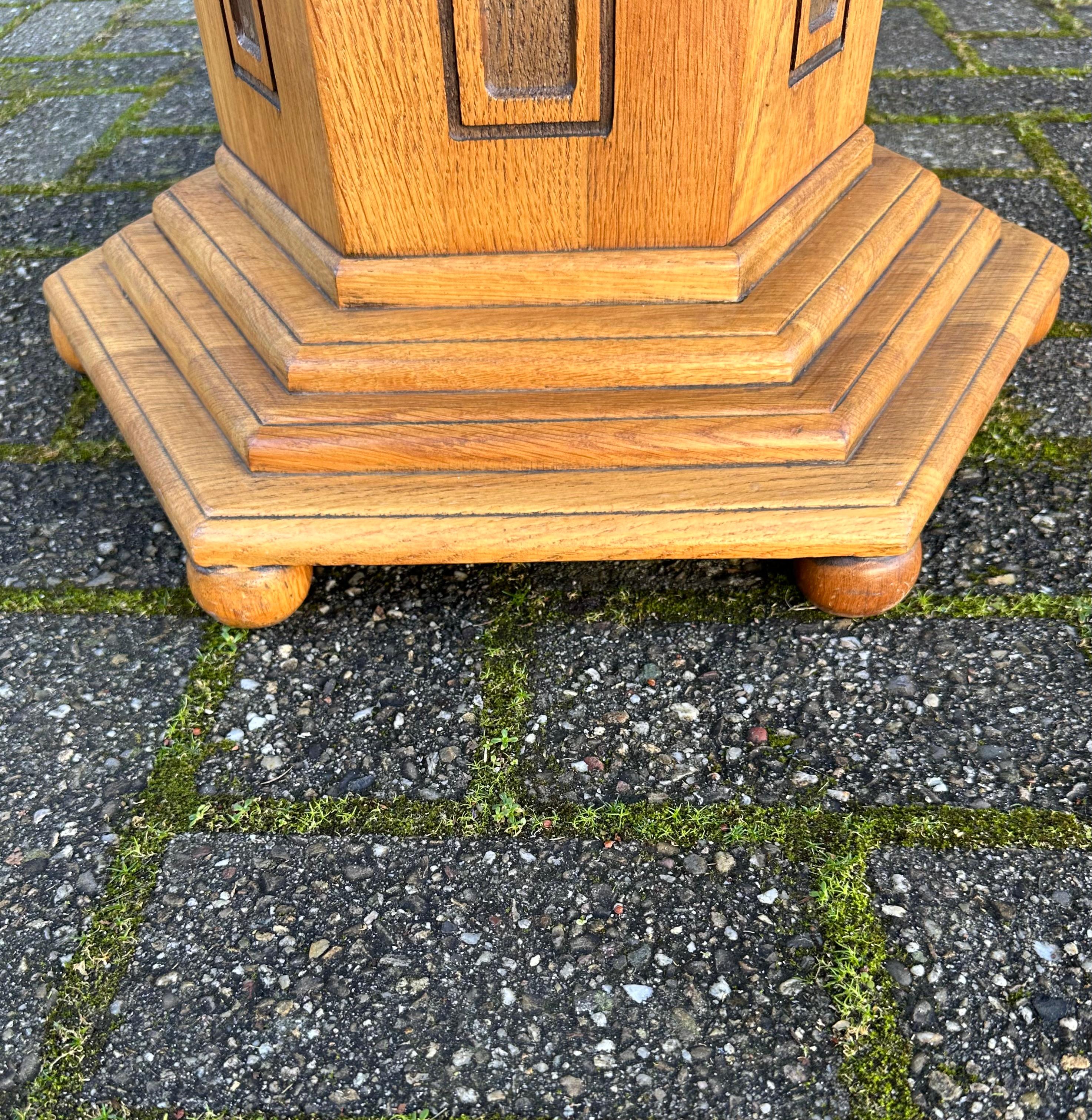 Early 1900 Solid Oak Wood Gothic Revival End Table or Coffee Table w. Round Top For Sale 5