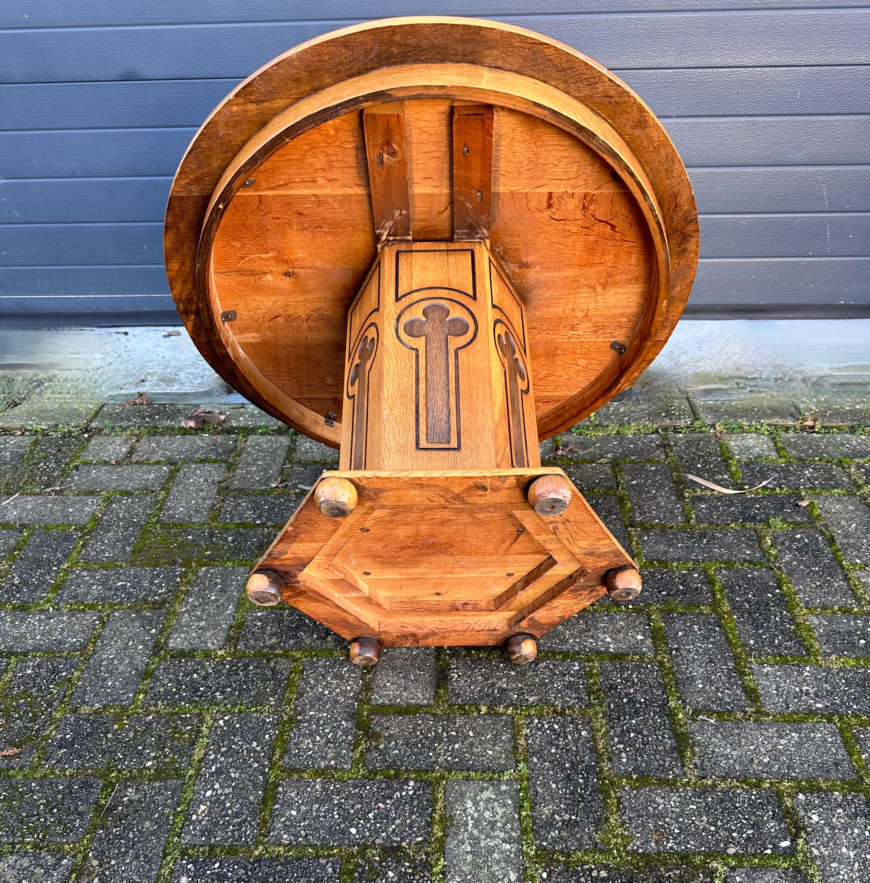 Early 1900 Solid Oak Wood Gothic Revival End Table or Coffee Table w. Round Top For Sale 8