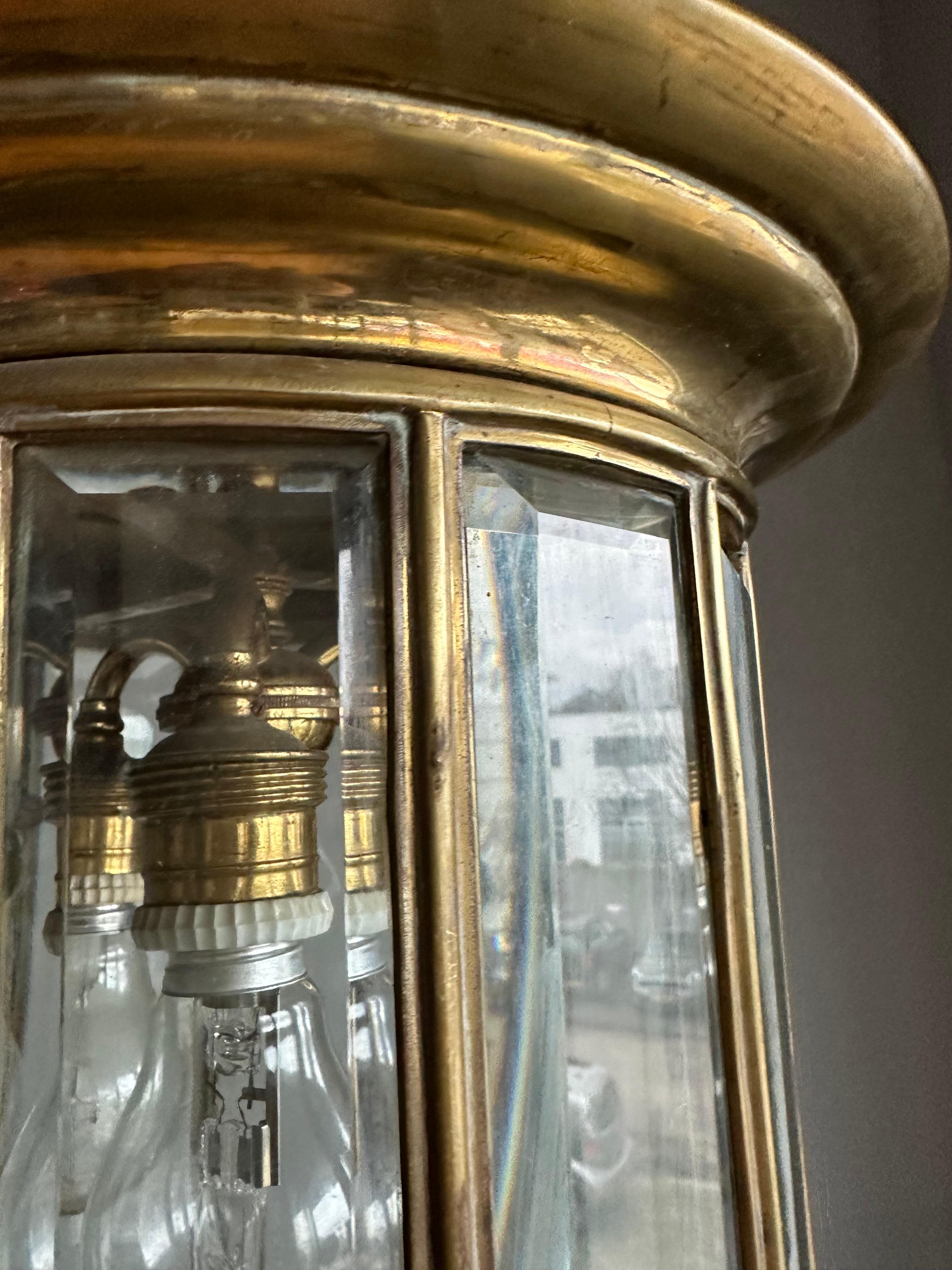 Ciondolo angolare per corridoio, lanterna extra large in bronzo e vetro smussato Art Deco 12 in vendita 1