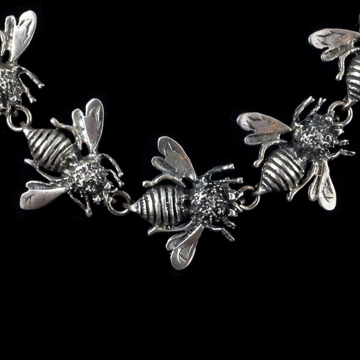 Fabulous and rare early 1900s 925 ° / °° silver antique choker necklace with bees.
To gift a bee is a symbol of life, renewal and eternal rebirth.
An ancient jewel is much more than its intrinsic value, in gold, silver and precious stones, they are