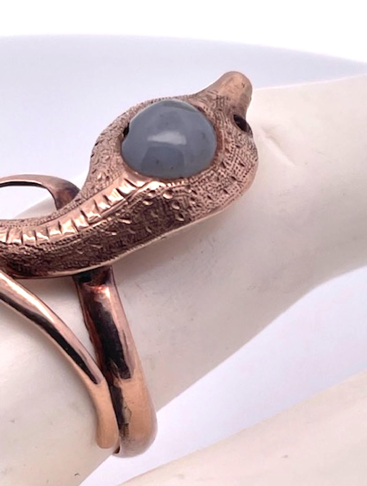 Aesthetic Movement Early 1900's 9K Yellow Gold Snake Ring, Cabochon Star Sapphire For Sale