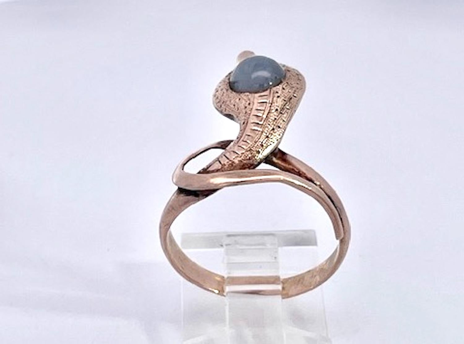 Early 1900's 9K Yellow Gold Snake Ring, Cabochon Star Sapphire For Sale 2