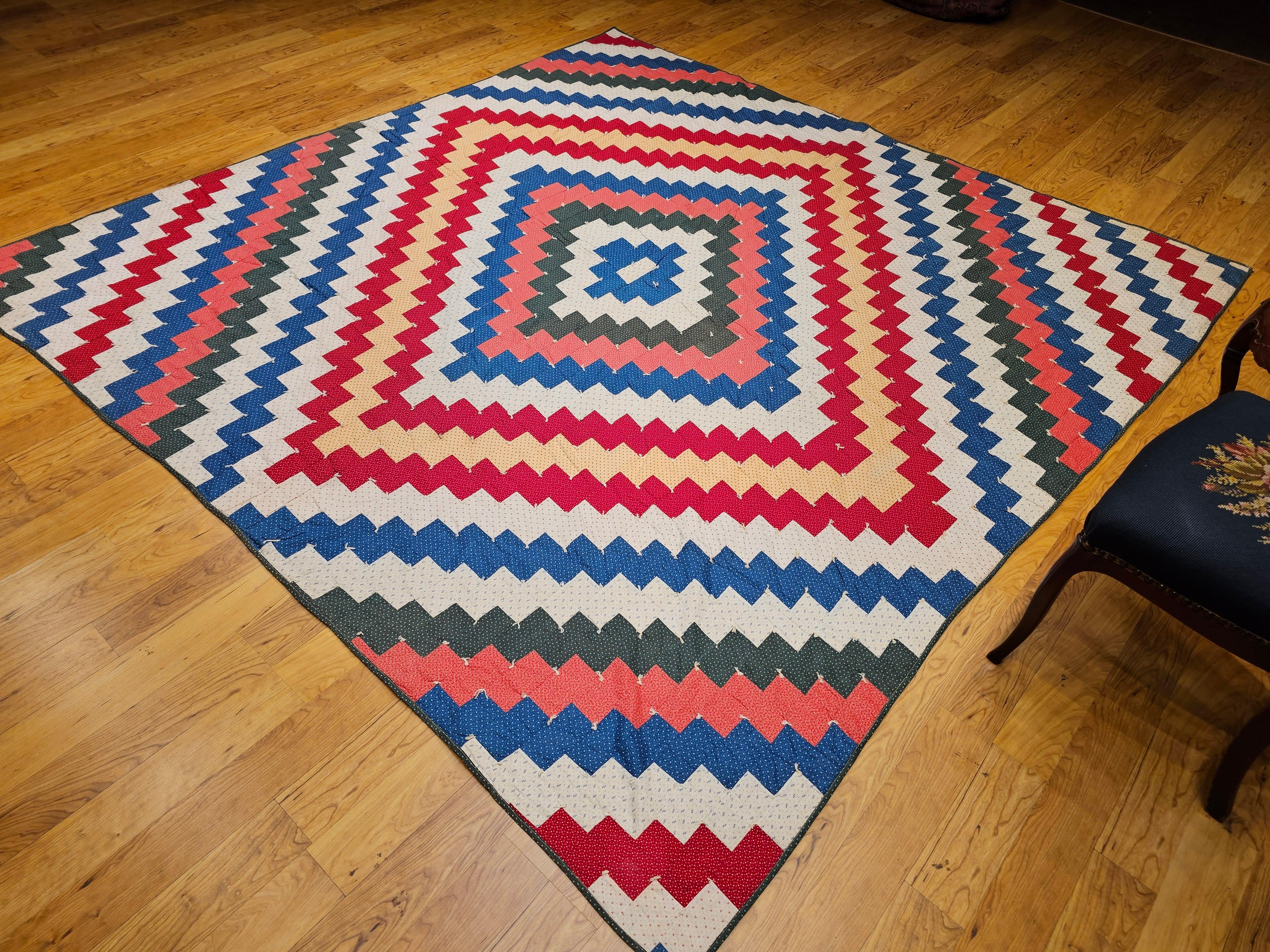 Early 1900s American Pieced Quilt in Sawtooth Square Pattern with Calico Prints For Sale 7