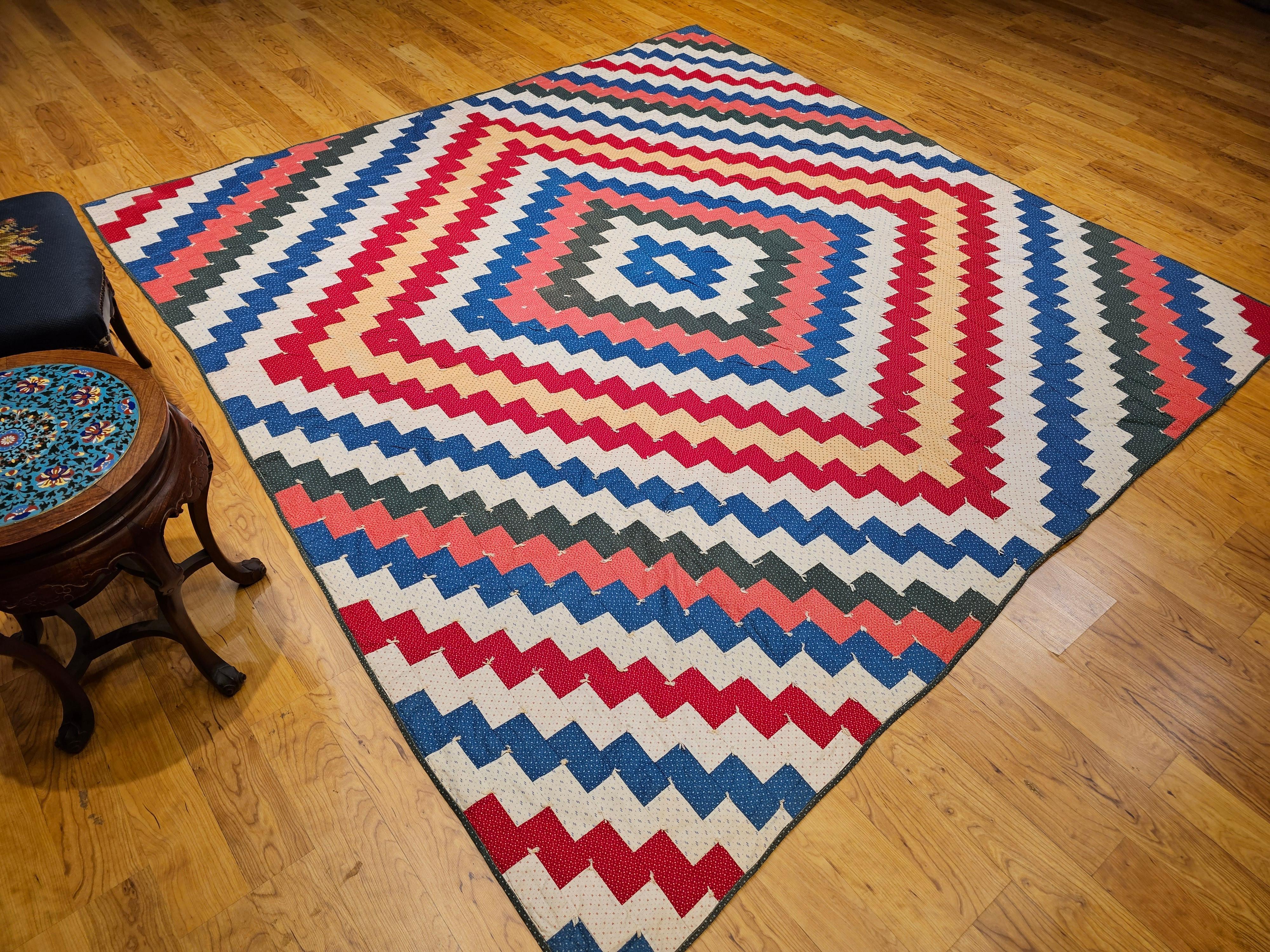 Early 1900s American Pieced Quilt in Sawtooth Square Pattern with Calico Prints For Sale 9