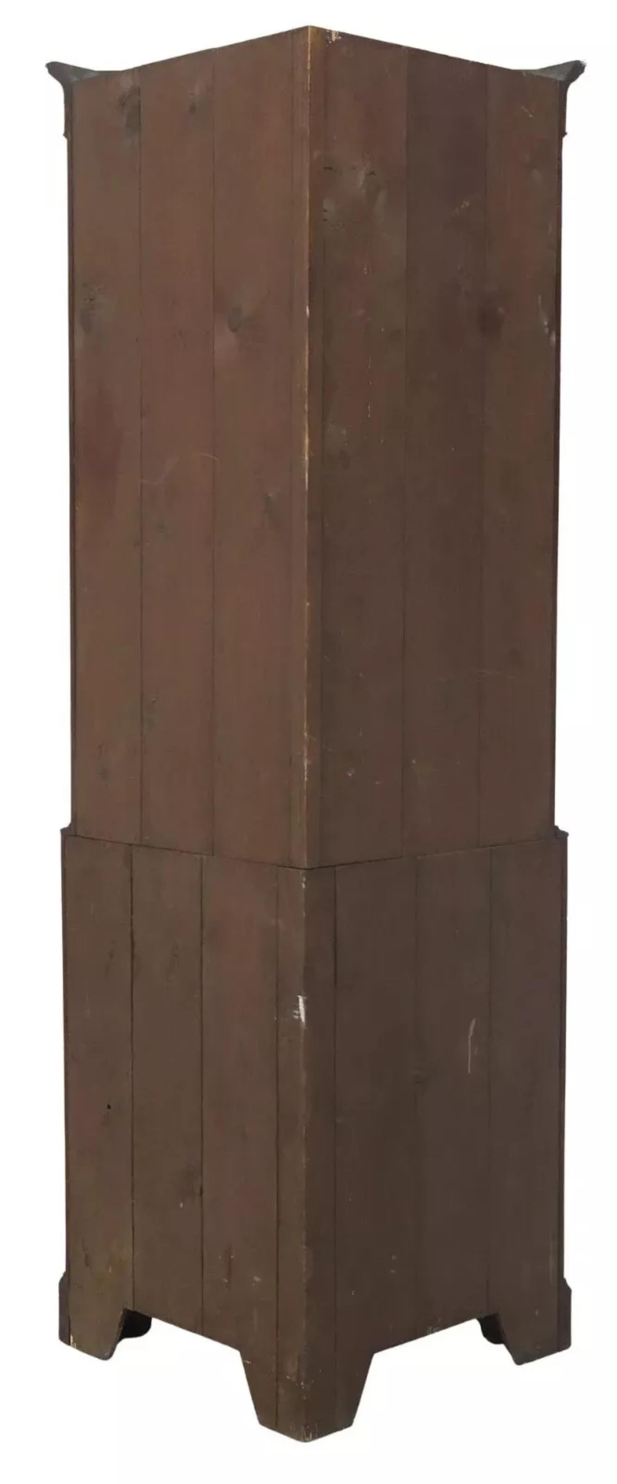 Antiguo armario esquinero inglés de principios de 1900, de roble tallado, con parquet, puerta acristalada Inglés