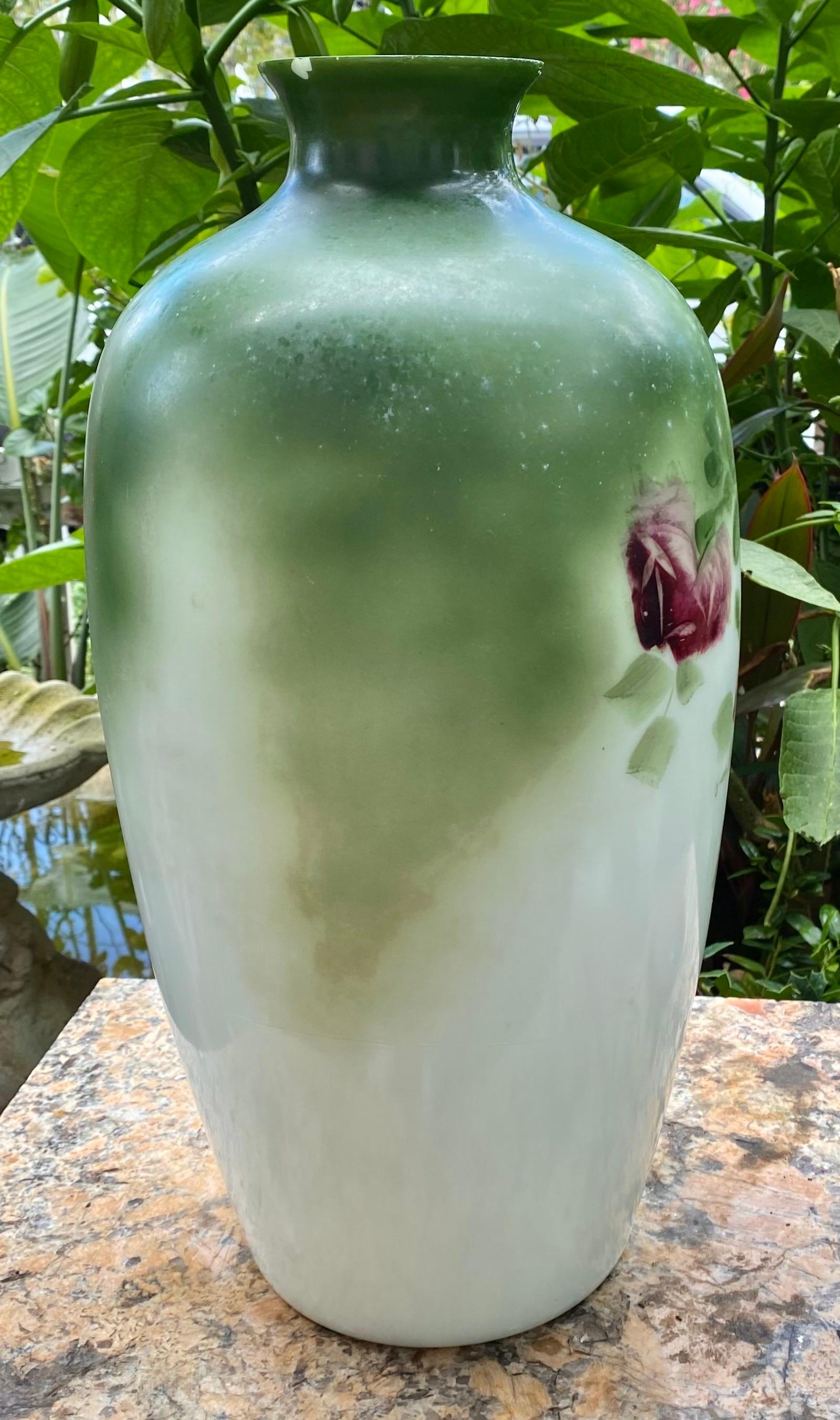 Grand vase Fostoria ancien en verre dépoli peint à la main, début des années 1900  en vente 4