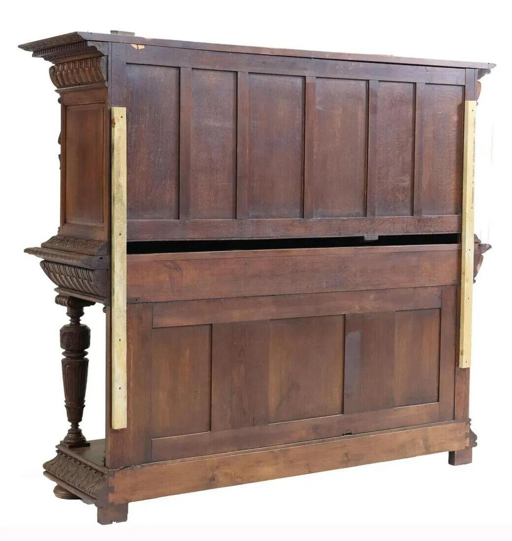 XX secolo Antique French Renaissance Style, intagliata, credenza in noce dei primi anni del 1900! in vendita