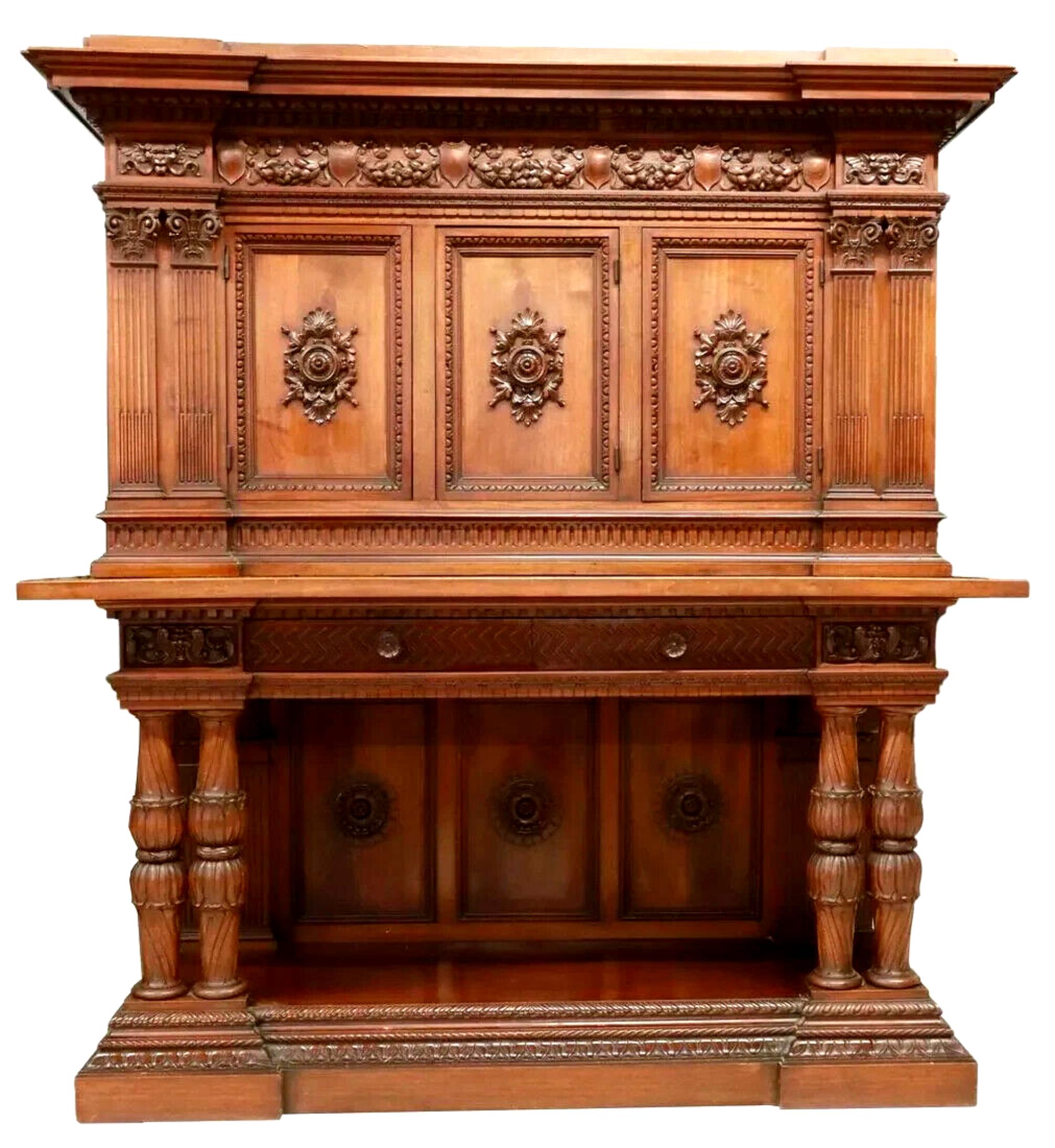 Magnifique buffet en noyer à feuillage de style Renaissance italienne du début des années 1900 !

Buffet ancien, Italian Renaissance Revival, Walnut, Foliate, Early 1900's, 20th Century !

Ce magnifique buffet ancien présente de superbes portes en