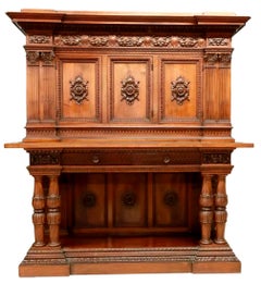 Antica credenza rinascimentale italiana dei primi del '900, in noce, con foglie!