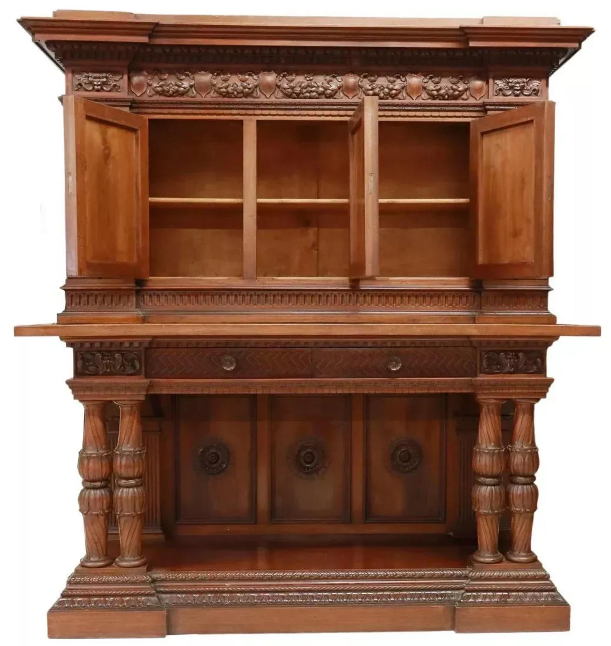 Néo-Renaissance Début 1900 Antique Revival italien, noyer, buffet à feuillage ! en vente