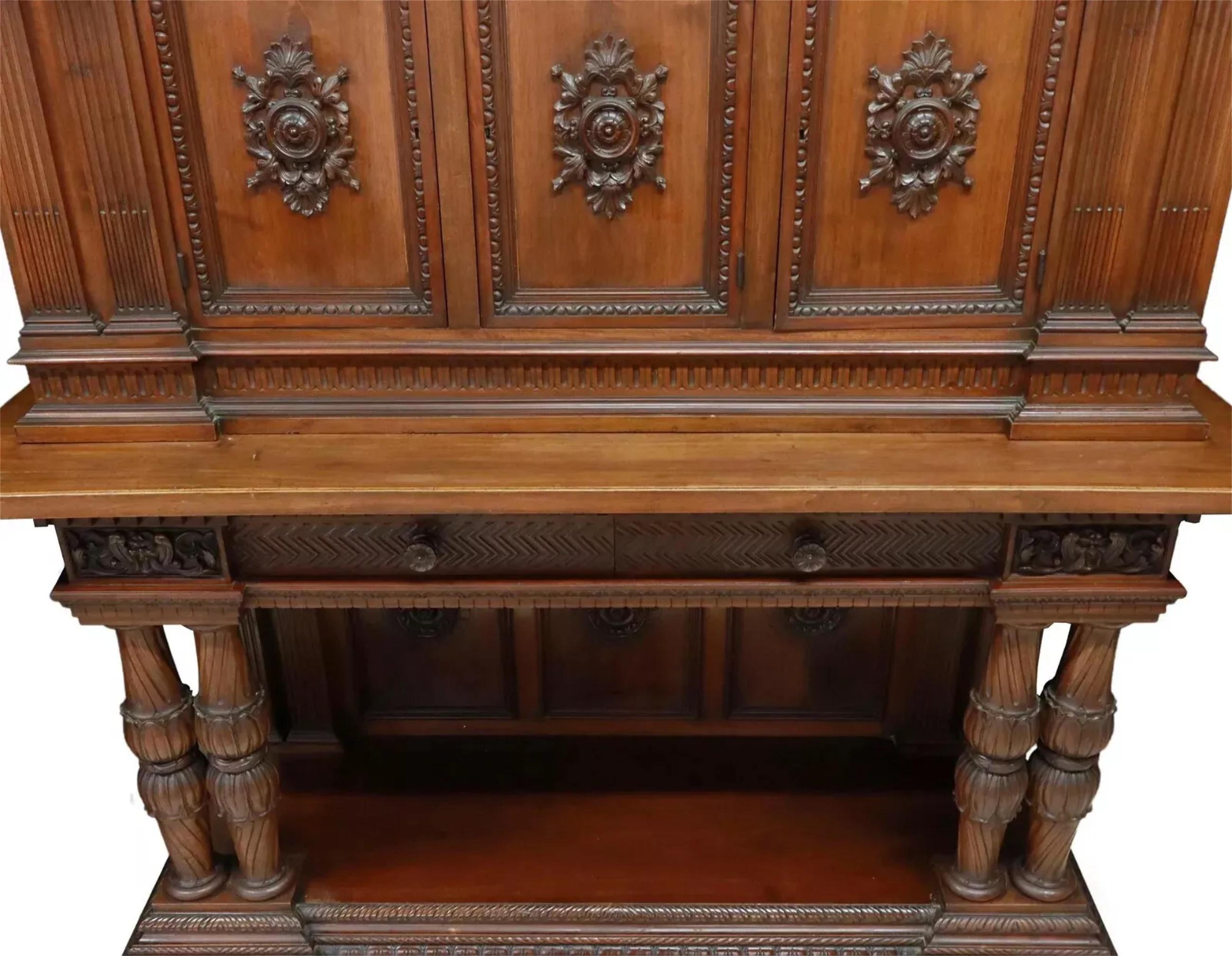 20ième siècle Début 1900 Antique Revival italien, noyer, buffet à feuillage ! en vente