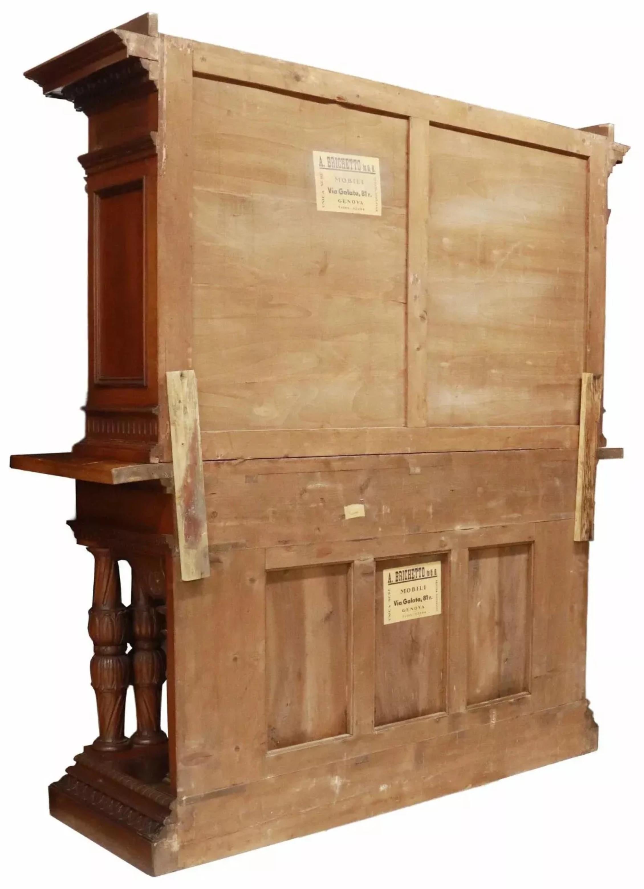 Bois Début 1900 Antique Revival italien, noyer, buffet à feuillage ! en vente