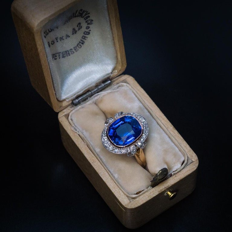 Early 1900s Antique Kashmir Sapphire Diamond Engagement Ring In Excellent Condition For Sale In Chicago, IL