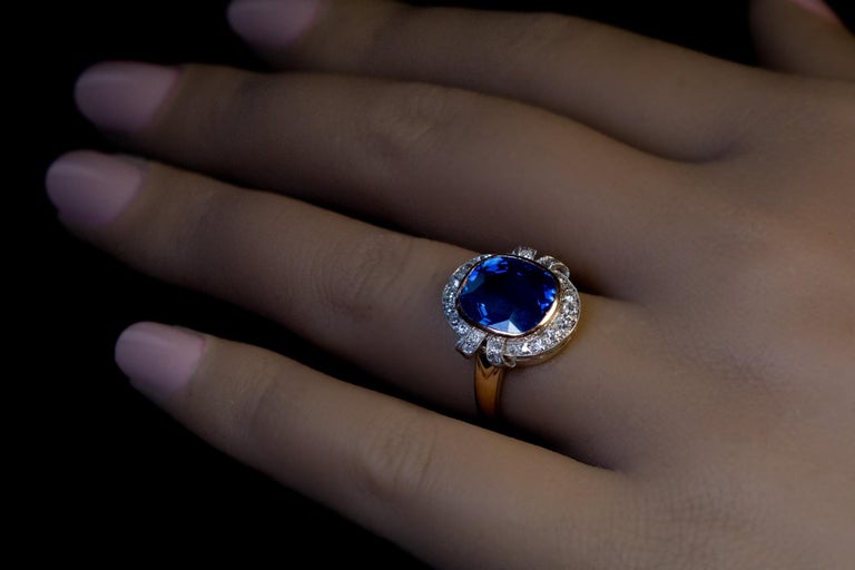 Early 1900s Antique Kashmir Sapphire Diamond Engagement Ring For Sale 1