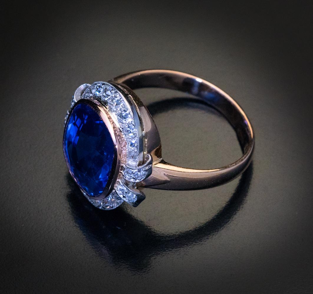 Early 1900s Antique Kashmir Sapphire Diamond Engagement Ring In Excellent Condition In Chicago, IL