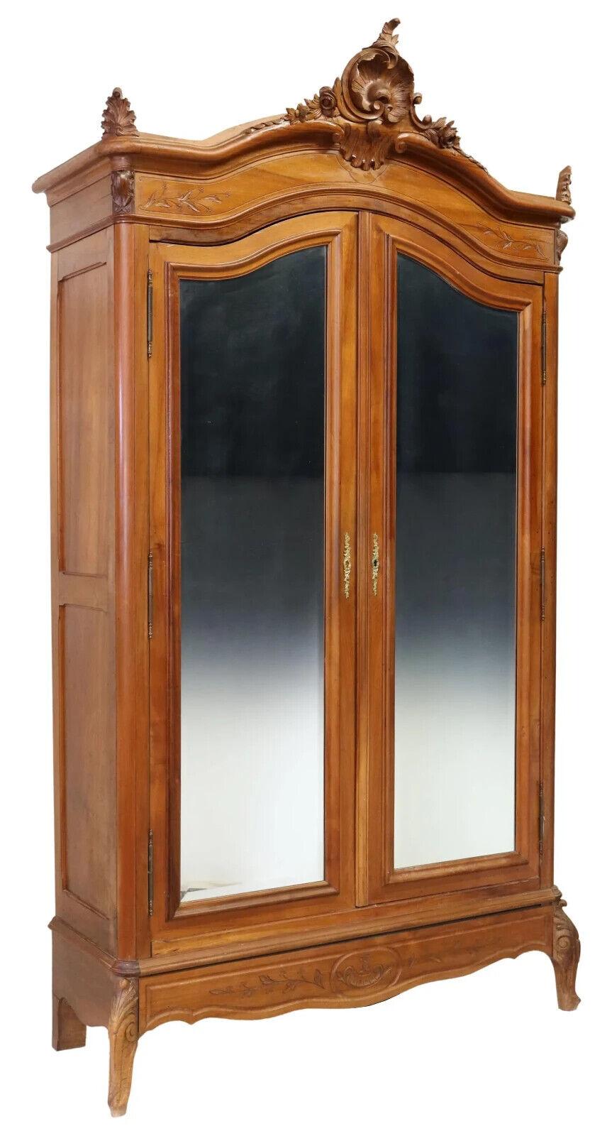 Gorgeous antique Armoire Louis XV style walnut mirrored, with a crest and two doors, early 1900s, 20th century!! Great place to store your wardrobe and have two beautiful mirrors on the doors!
Louis XV style walnut armoire, early 20th century.,