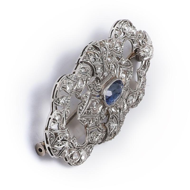 Women's or Men's Early 1900s Art Deco 18 Karat White Gold Brooch with Sapphire and Diamonds For Sale