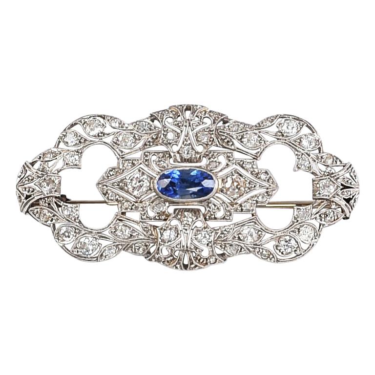 Early 1900s Art Deco 18 Karat White Gold Brooch with Sapphire and Diamonds For Sale