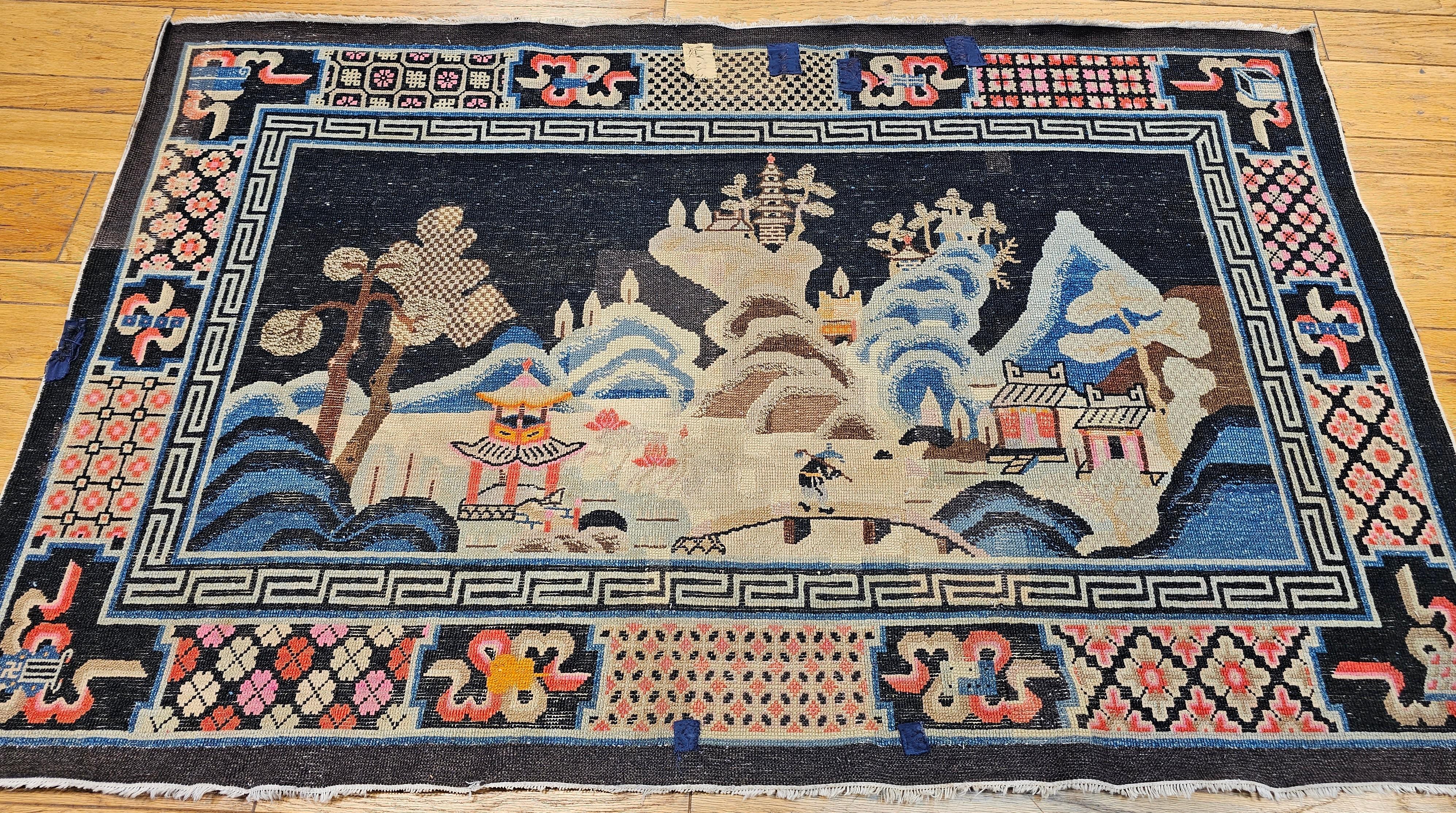Tapis chinois Ningxia de la fin des années 1800 avec un motif pictural de forêt et de montagnes en vente 8