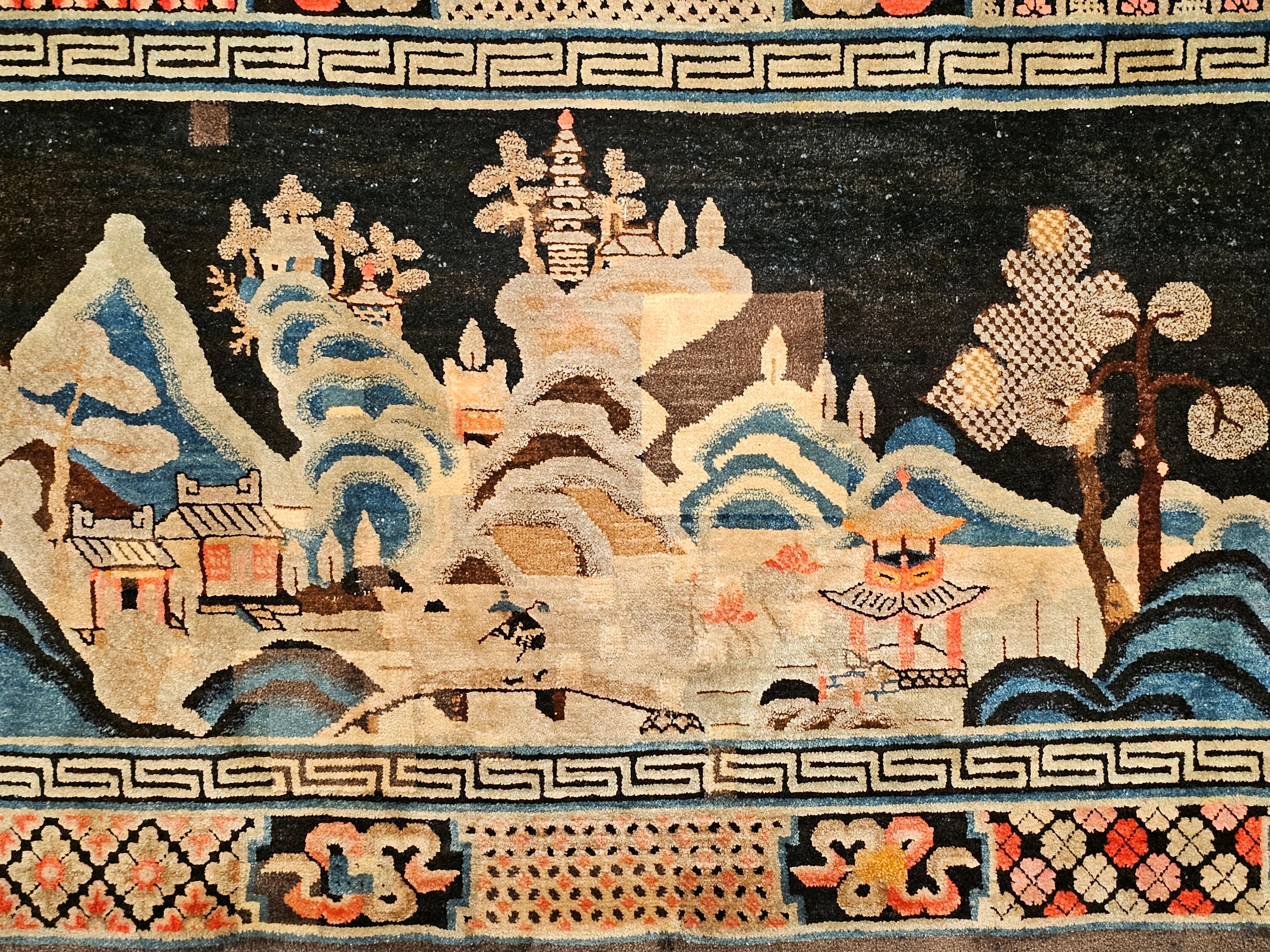 Chinois Tapis chinois Ningxia de la fin des années 1800 avec un motif pictural de forêt et de montagnes en vente