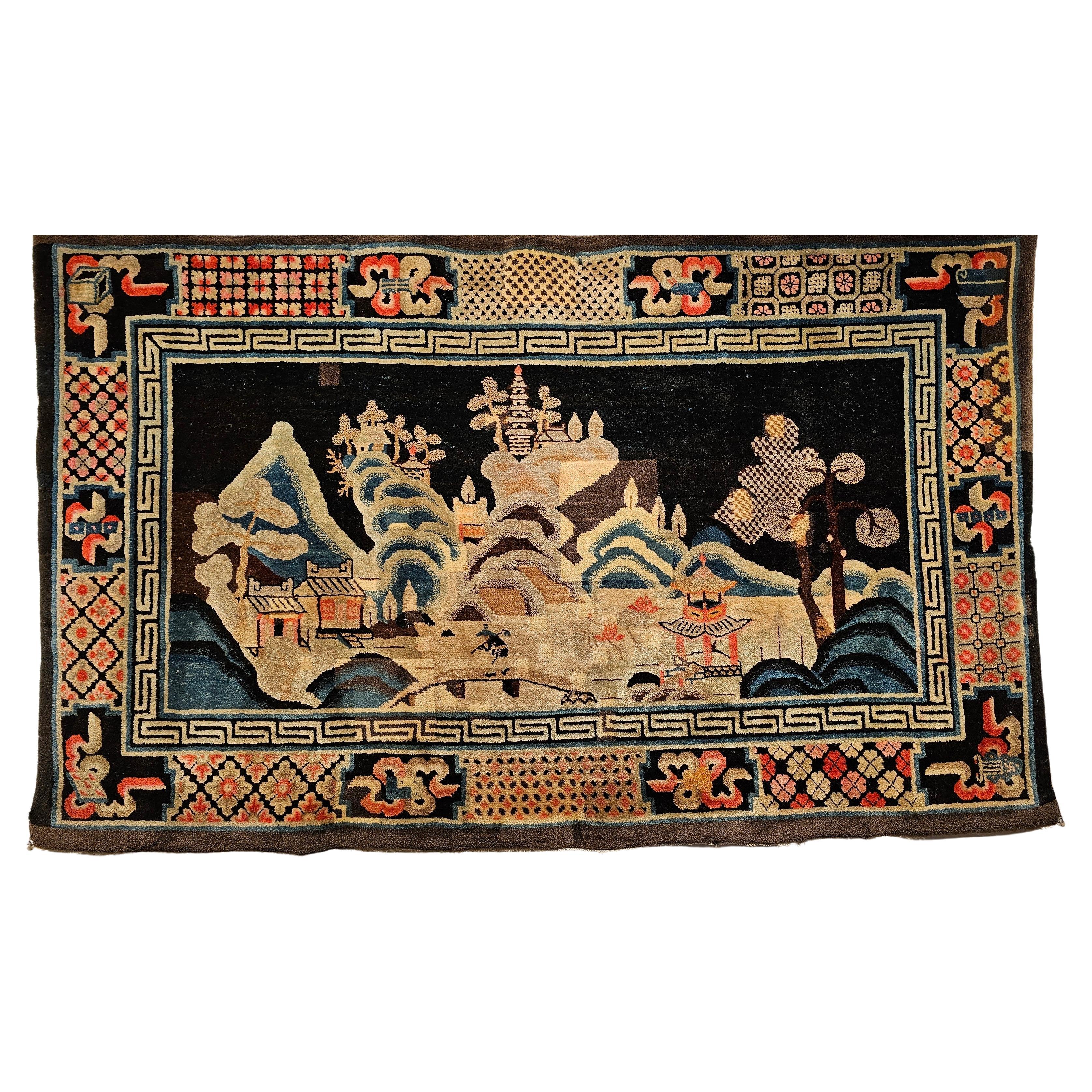 Tapis chinois Ningxia de la fin des années 1800 avec un motif pictural de forêt et de montagnes en vente